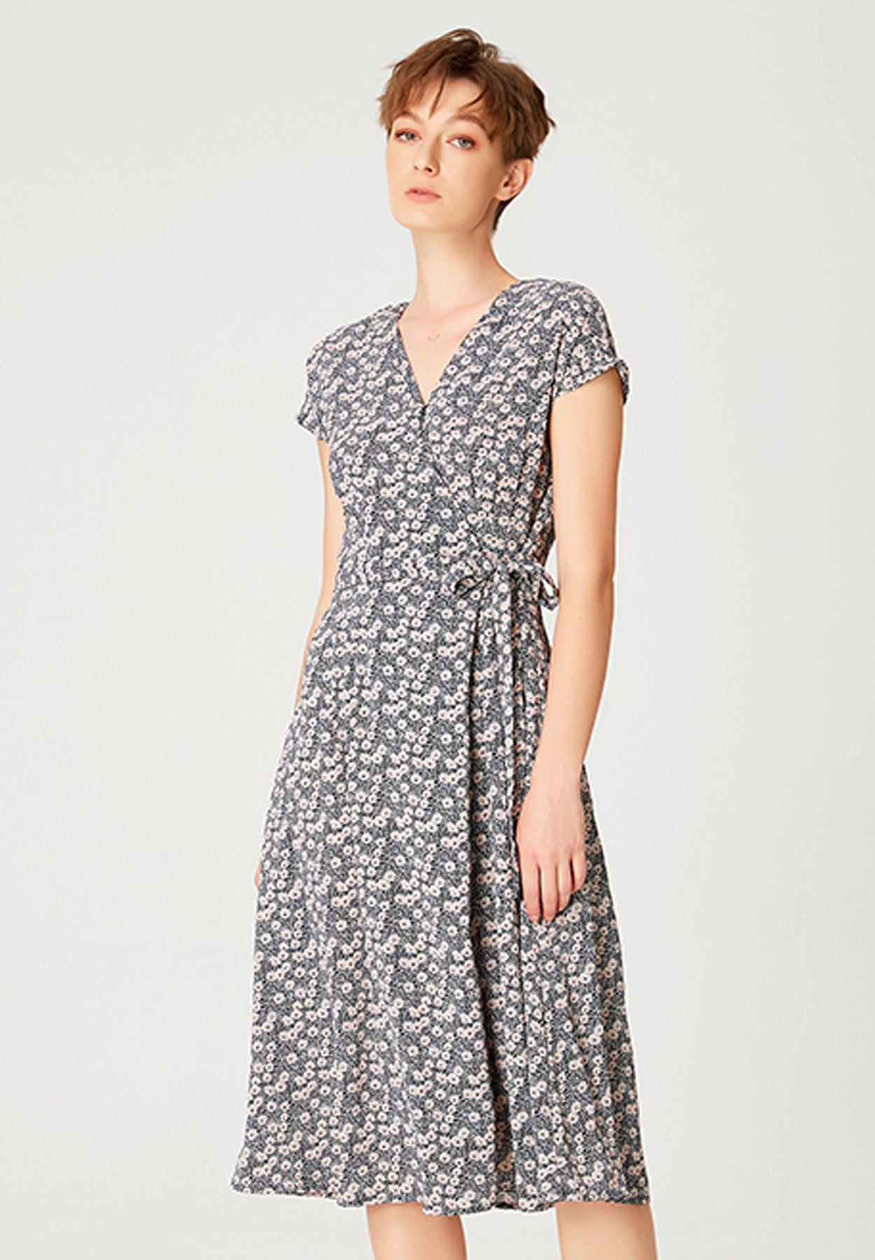Robe portefeuille mi-longue à imprimé floral monochrome