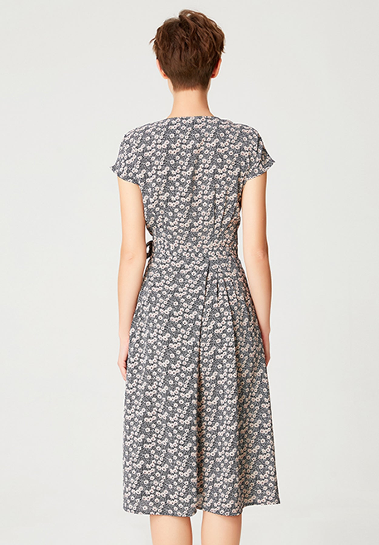Robe portefeuille mi-longue à imprimé floral monochrome
