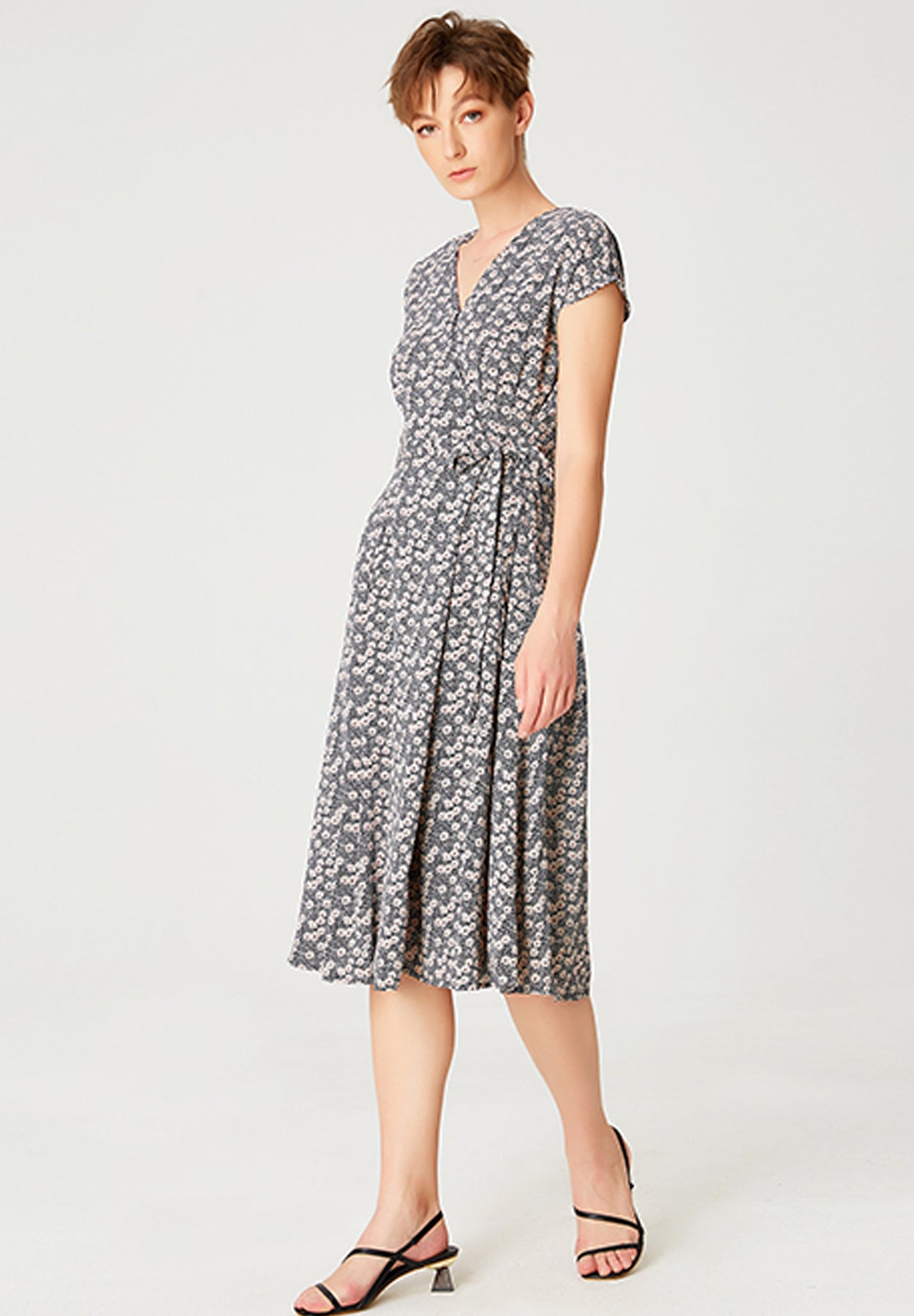 Robe portefeuille mi-longue à imprimé floral monochrome