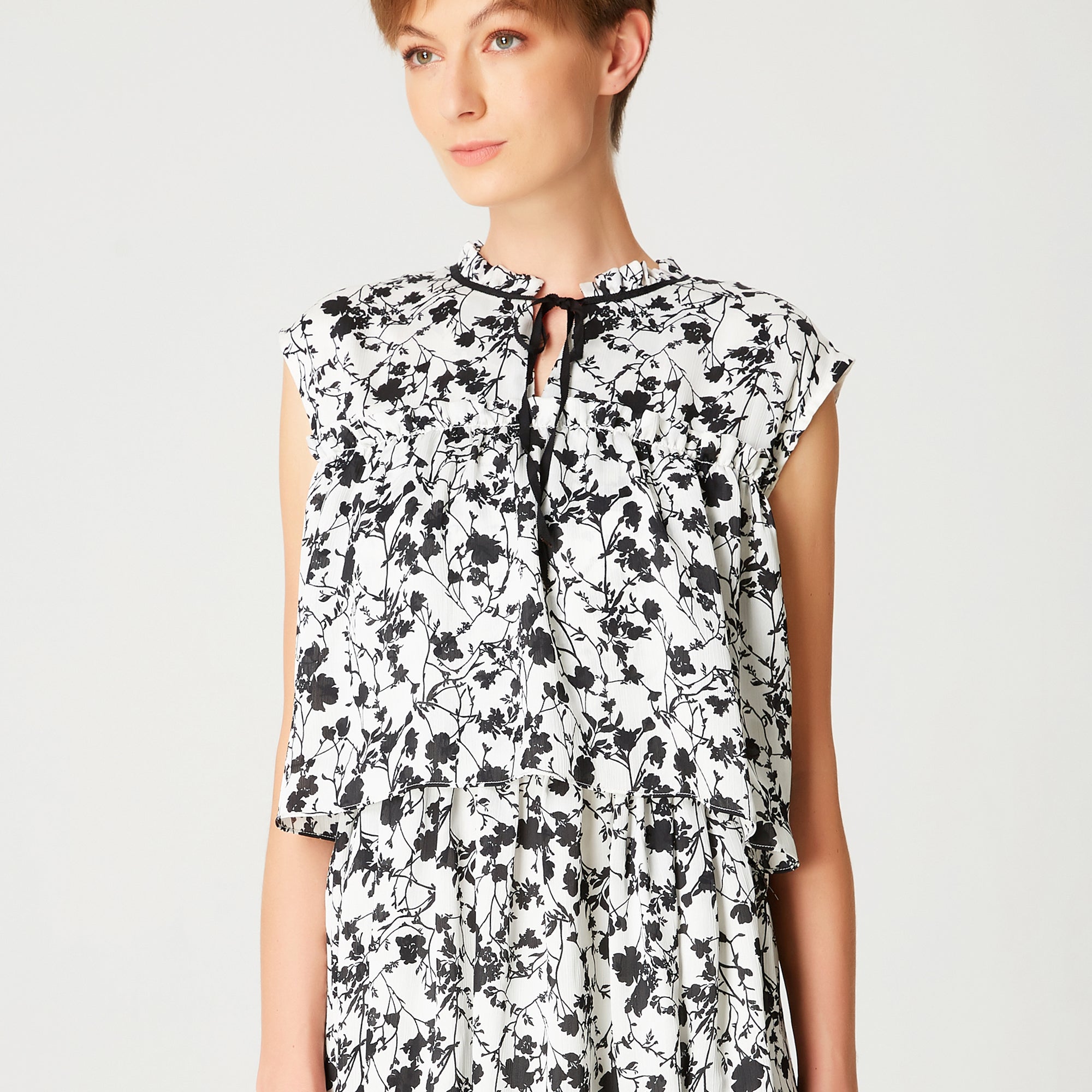 Robe courte à volants et imprimé floral
