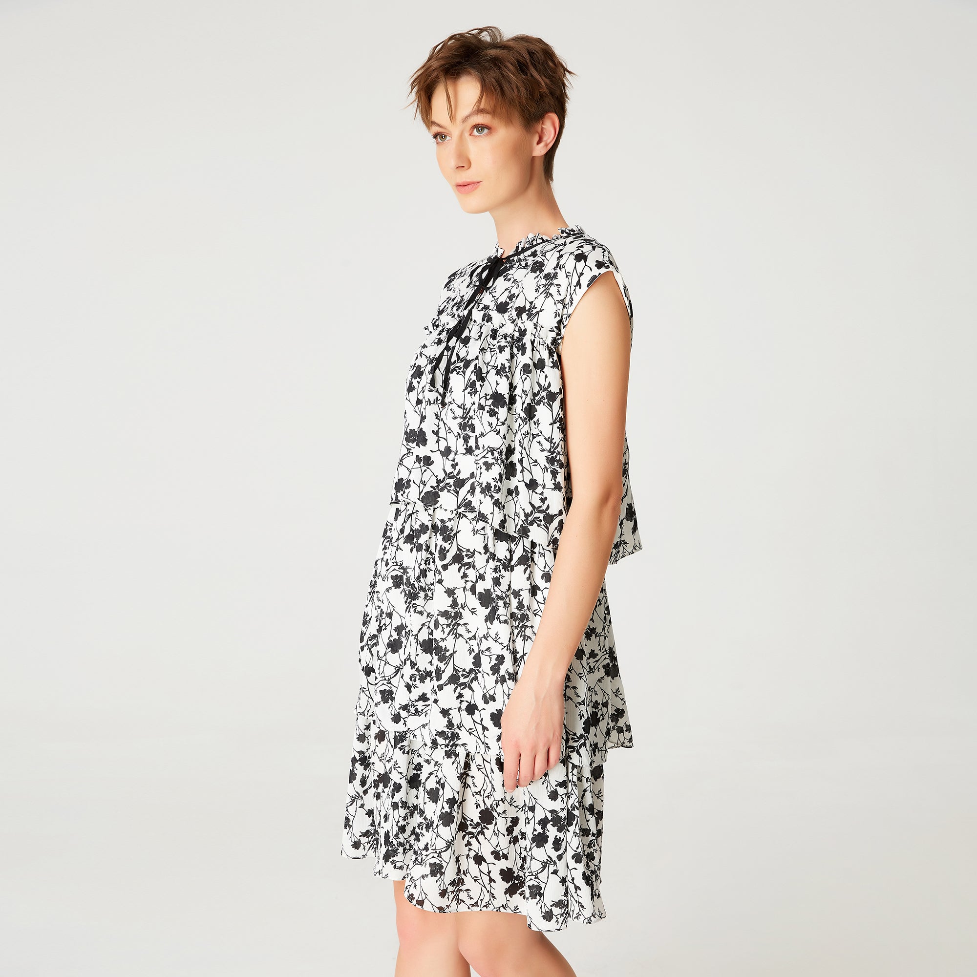 Robe courte à volants et imprimé floral