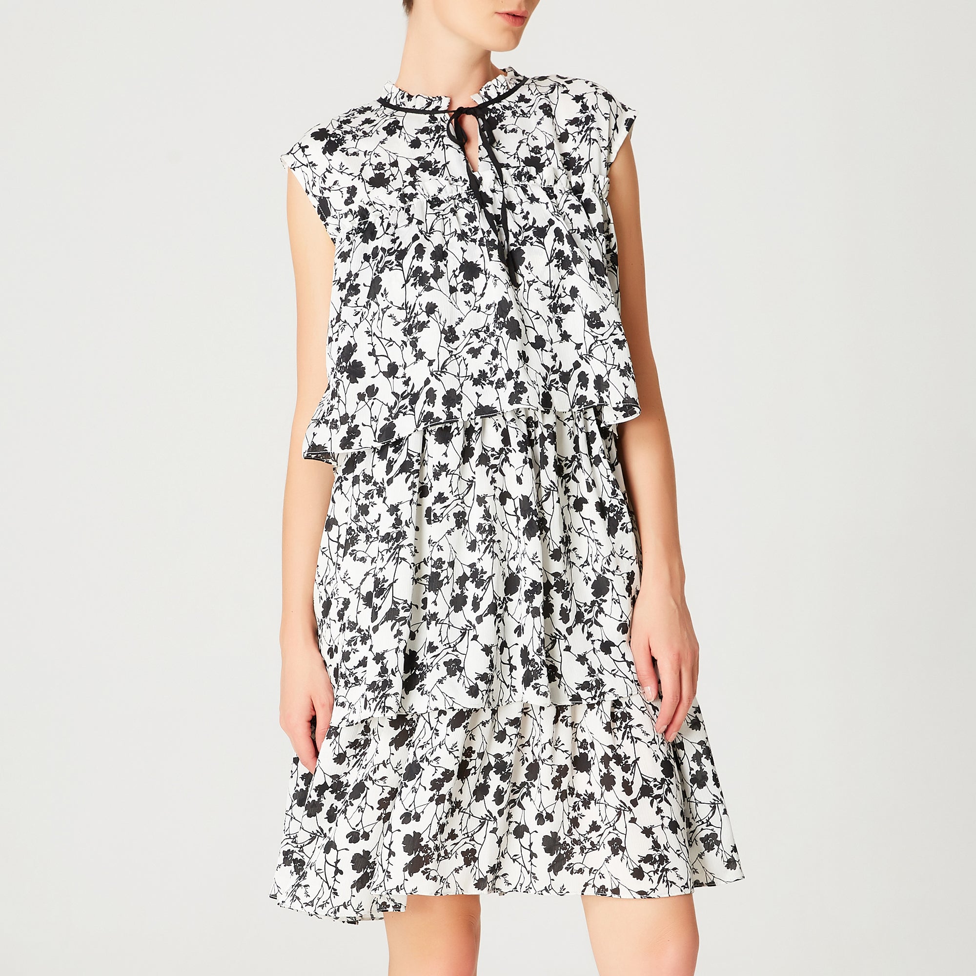 Robe courte à volants et imprimé floral