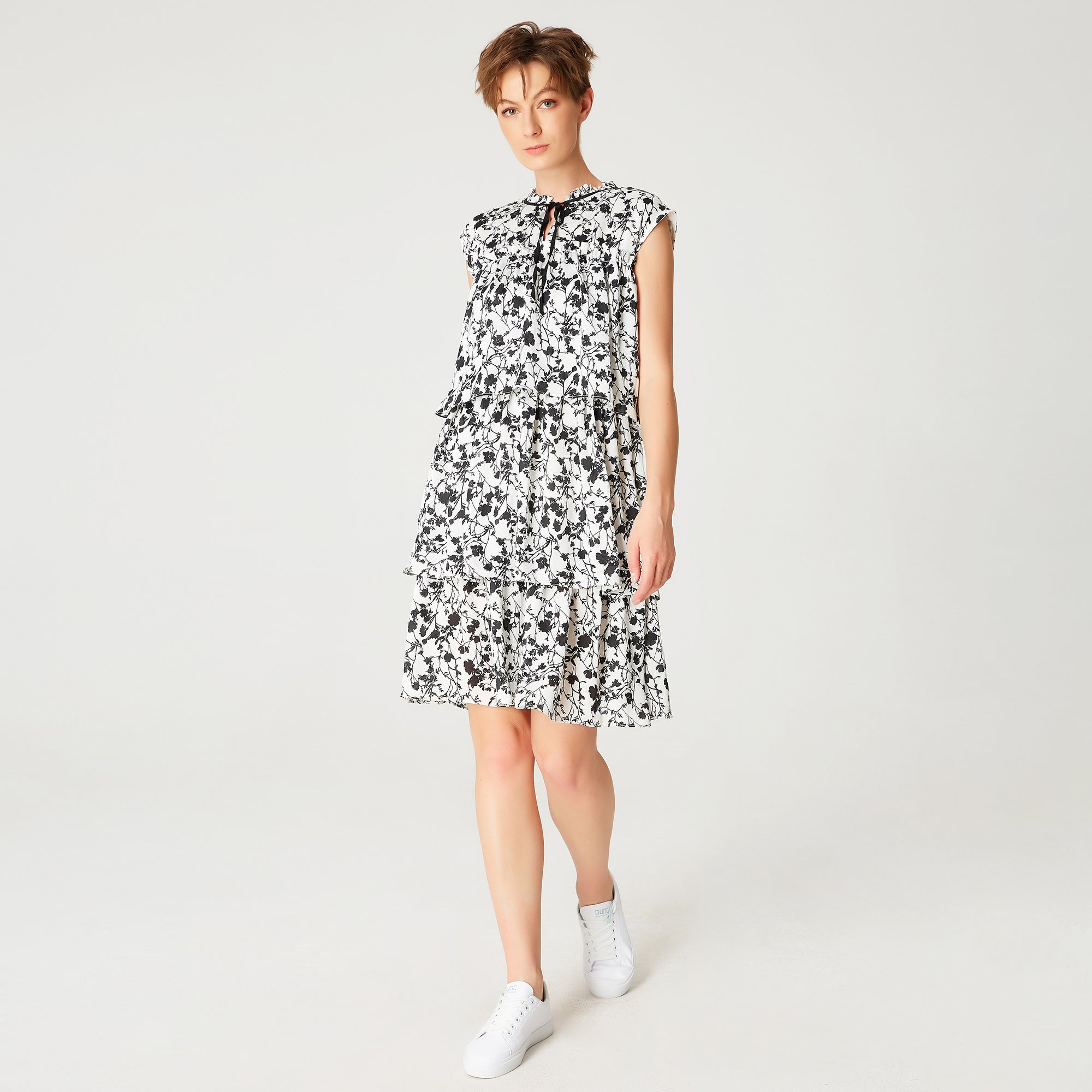 Robe courte à volants et imprimé floral