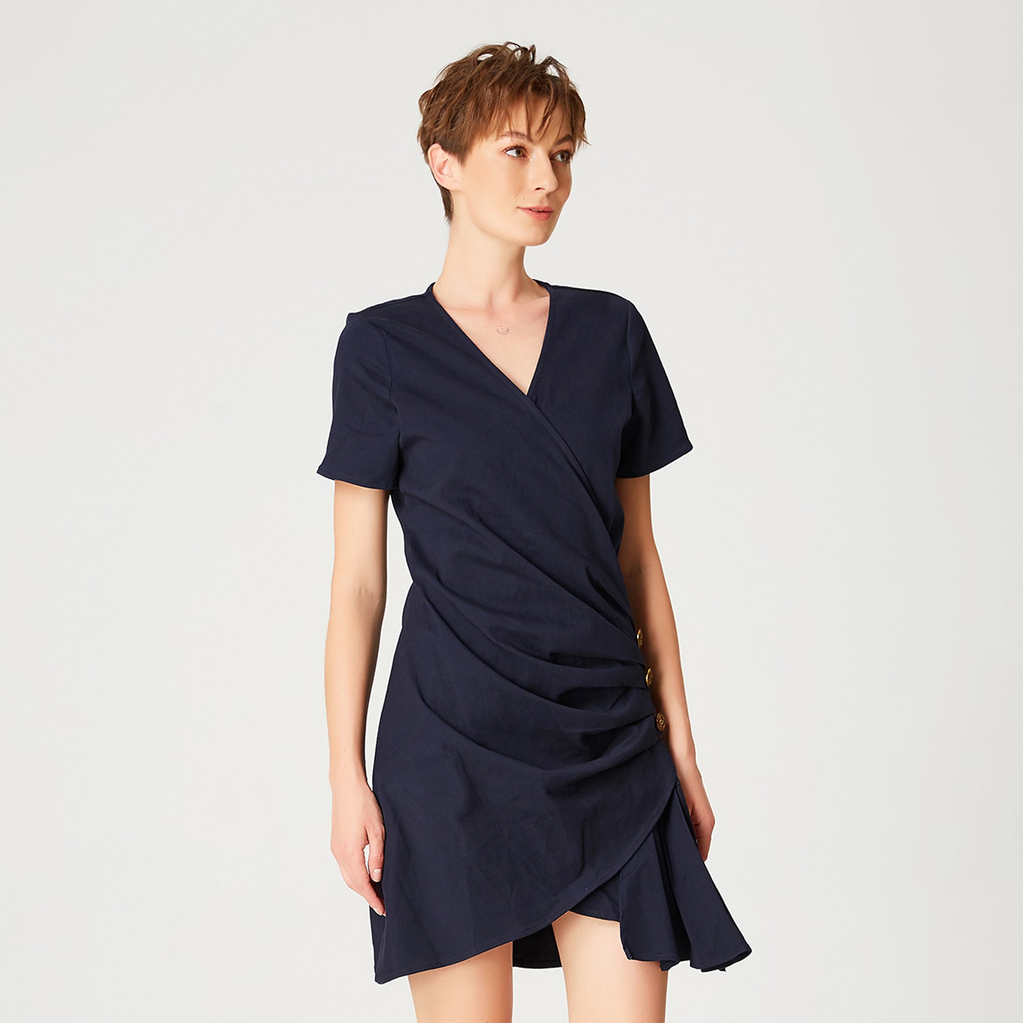 Robe courte asymétrique drapée en popeline