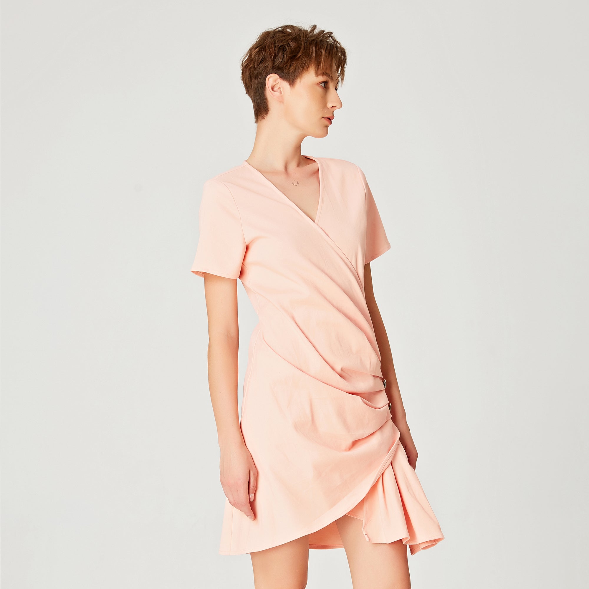 Robe courte asymétrique drapée en popeline