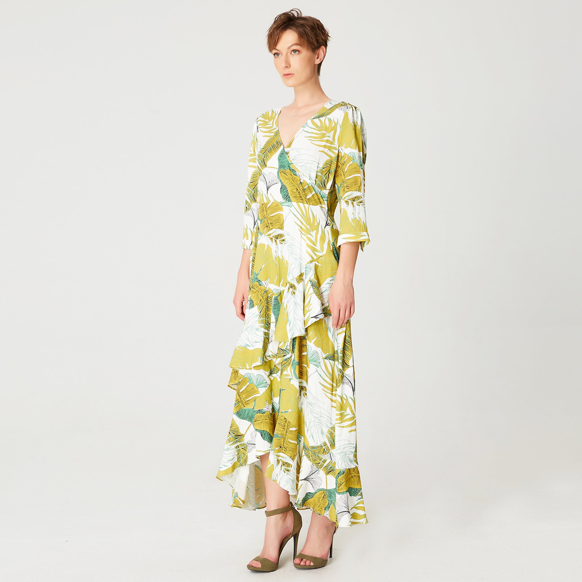 Robe midi à imprimé tropical et à volants plongeants et buste coeur-croisé