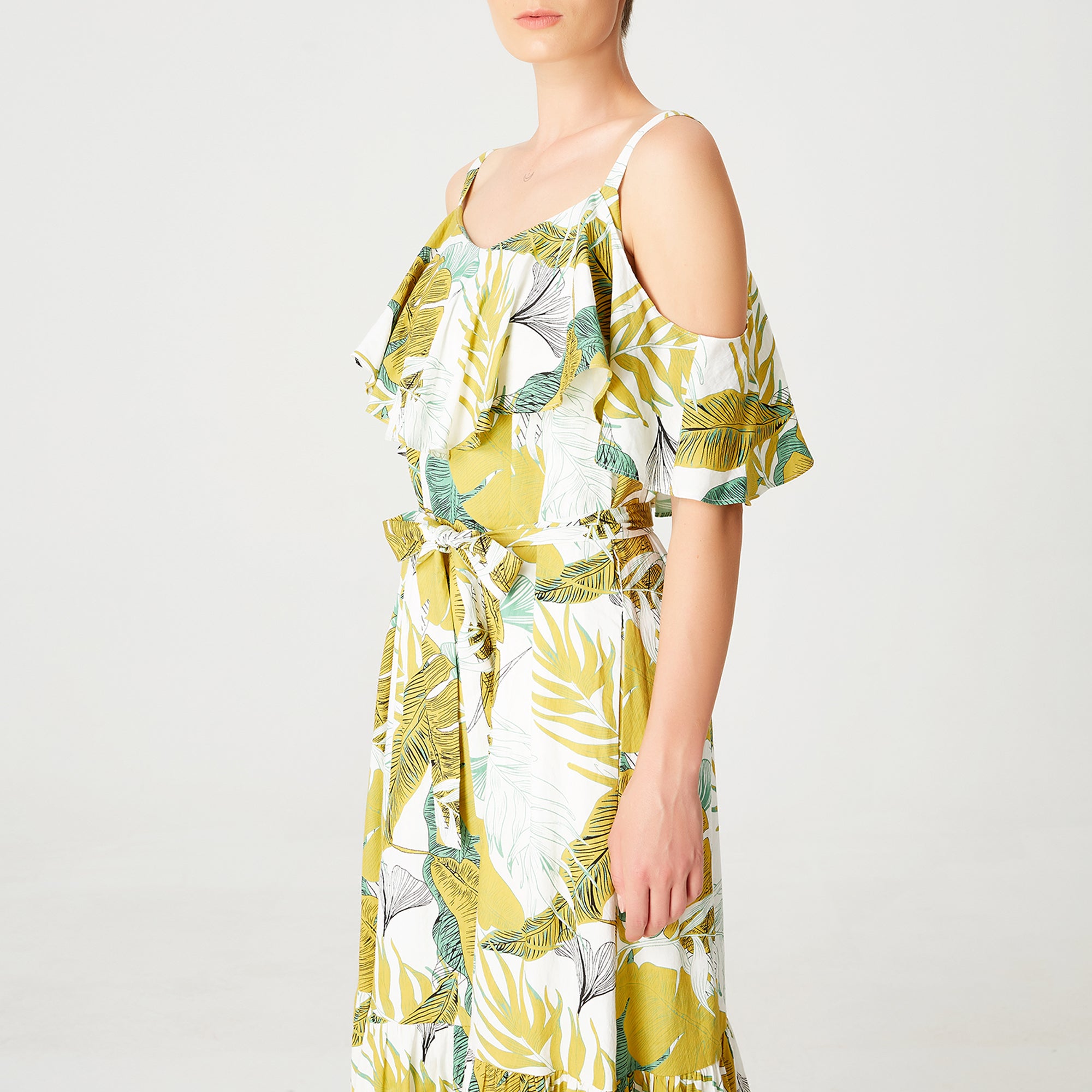 Robe trapèze à imprimé tropical, volants et fines bretelles