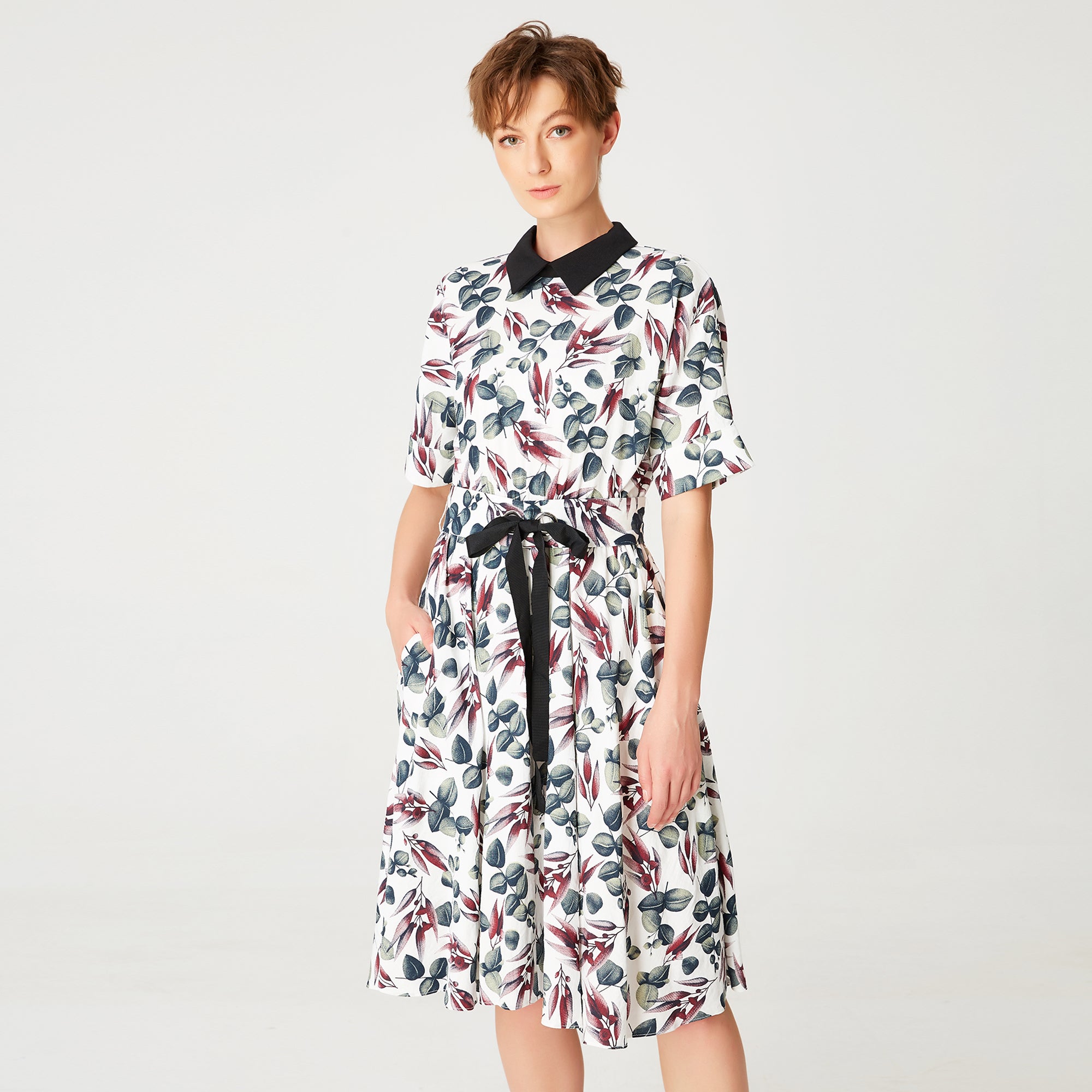 Robe à imprimé feuille et col contrasté