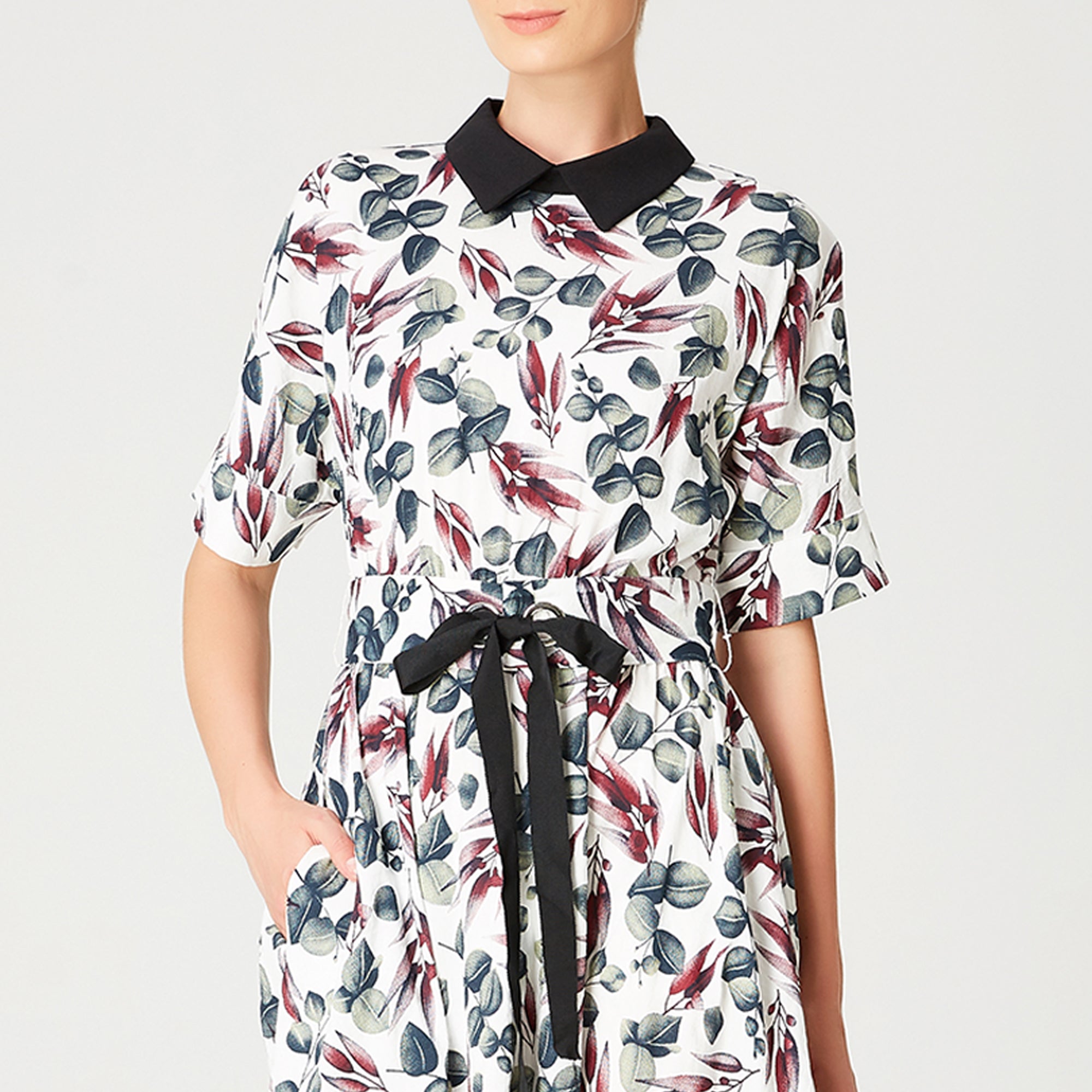 Robe à imprimé feuille et col contrasté