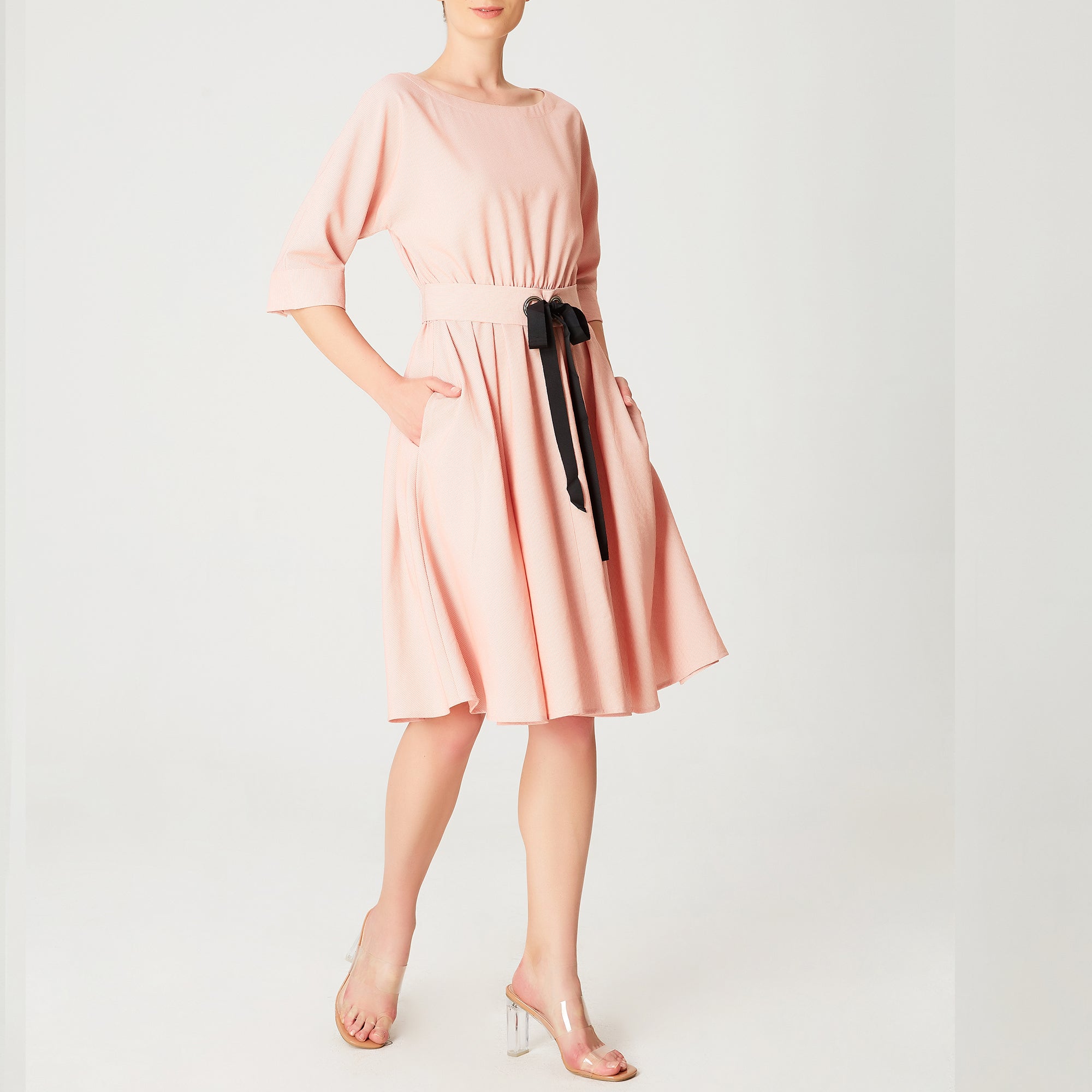Robe évasée à large ceinture