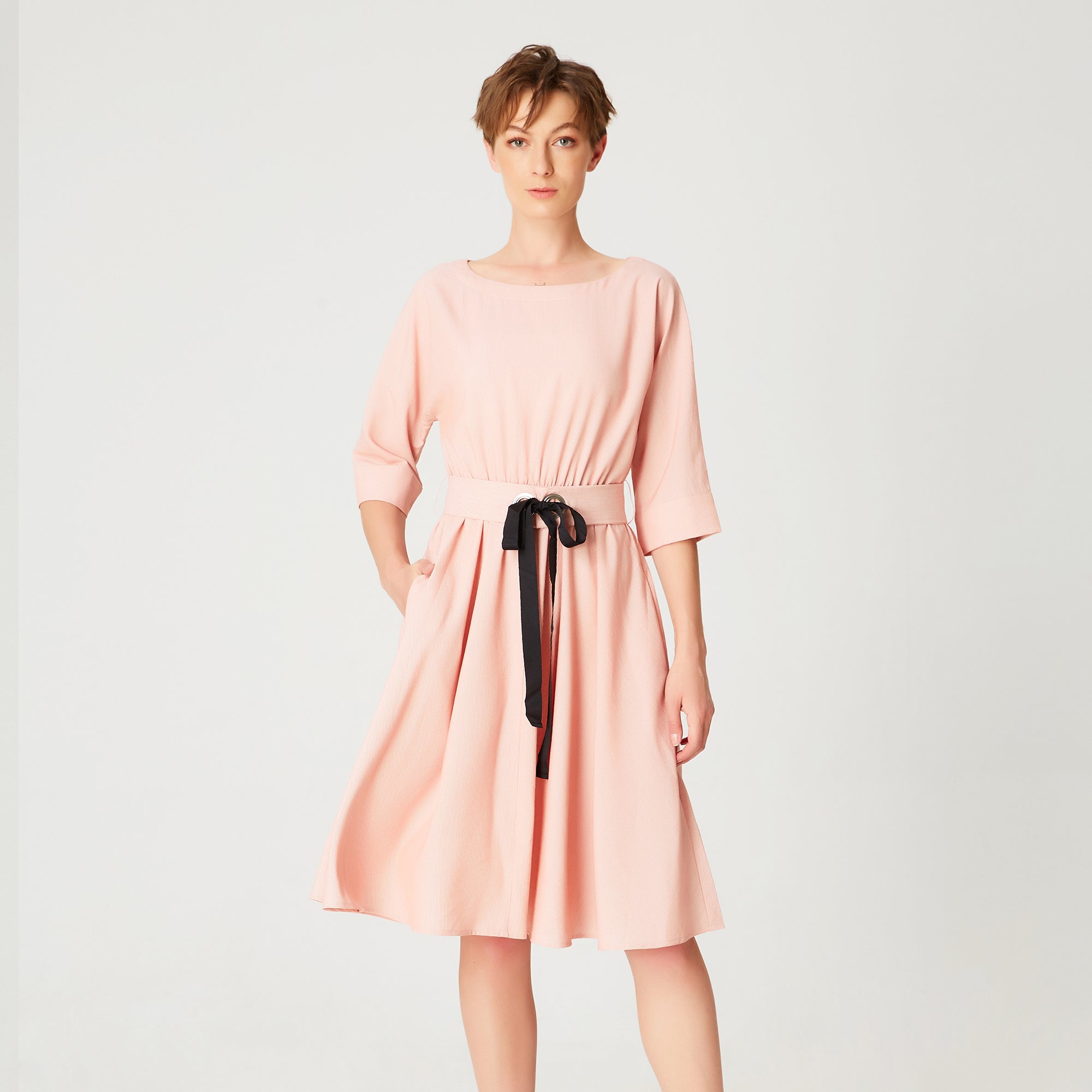 Robe évasée à large ceinture