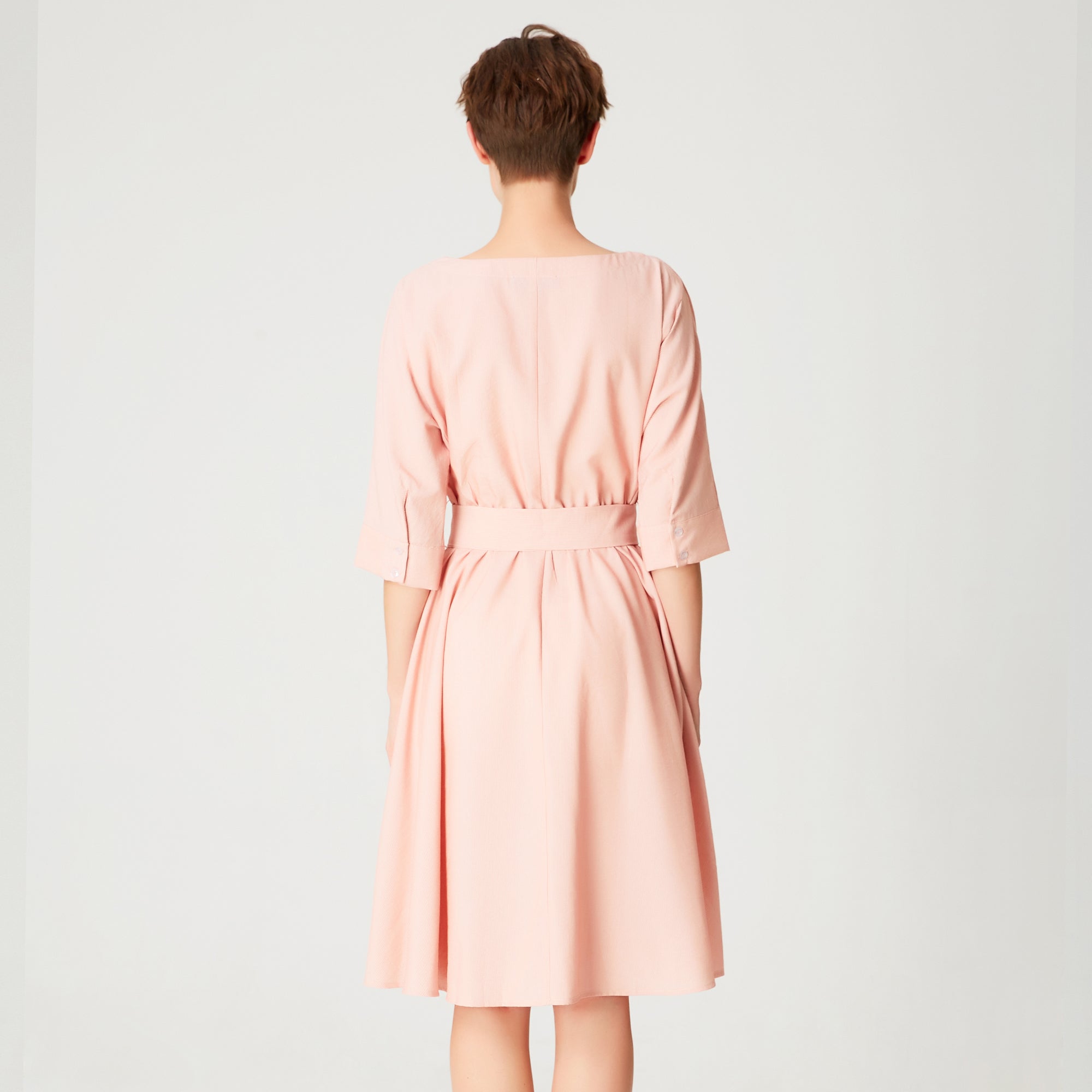 Robe évasée à large ceinture