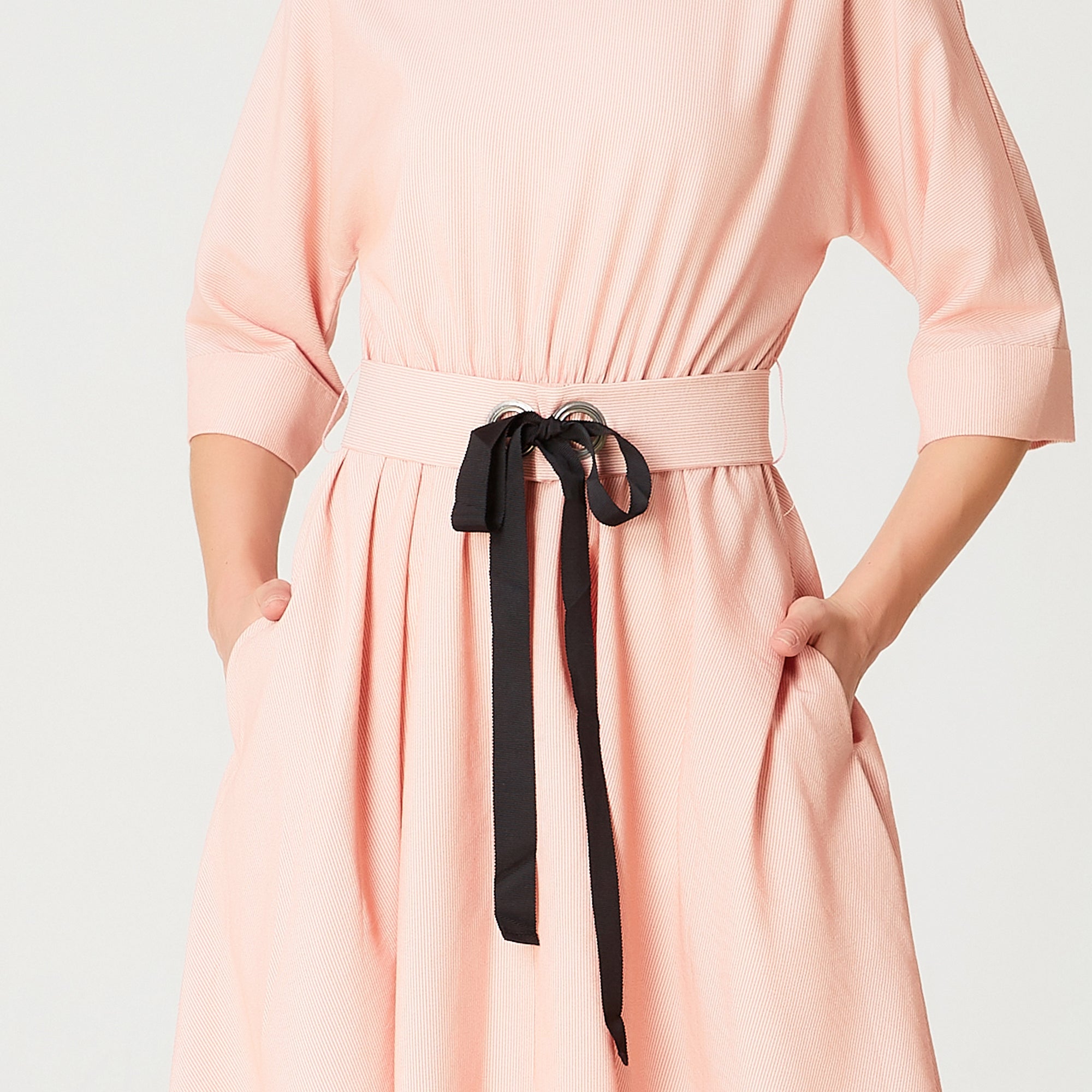 Robe évasée à large ceinture