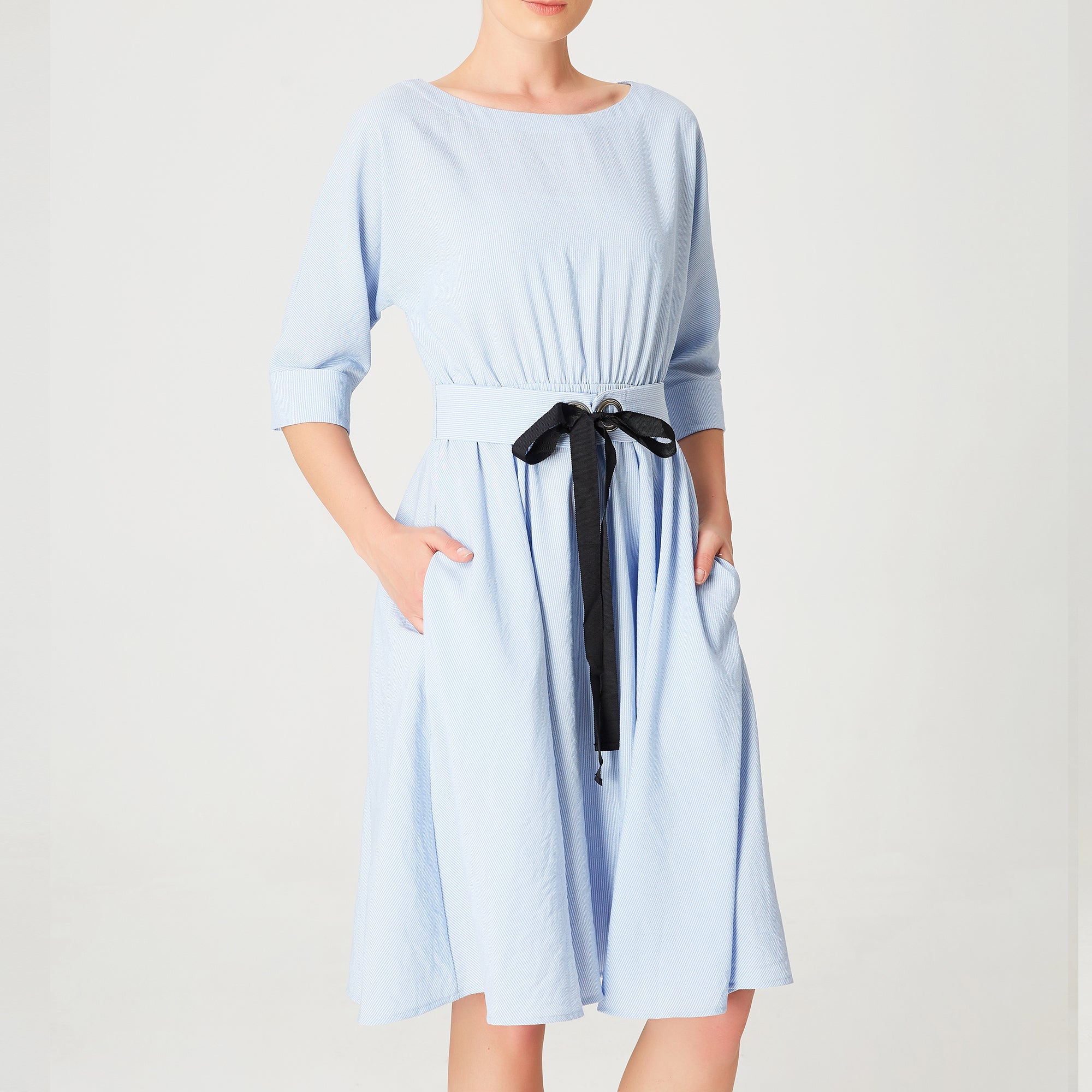 Robe évasée à large ceinture