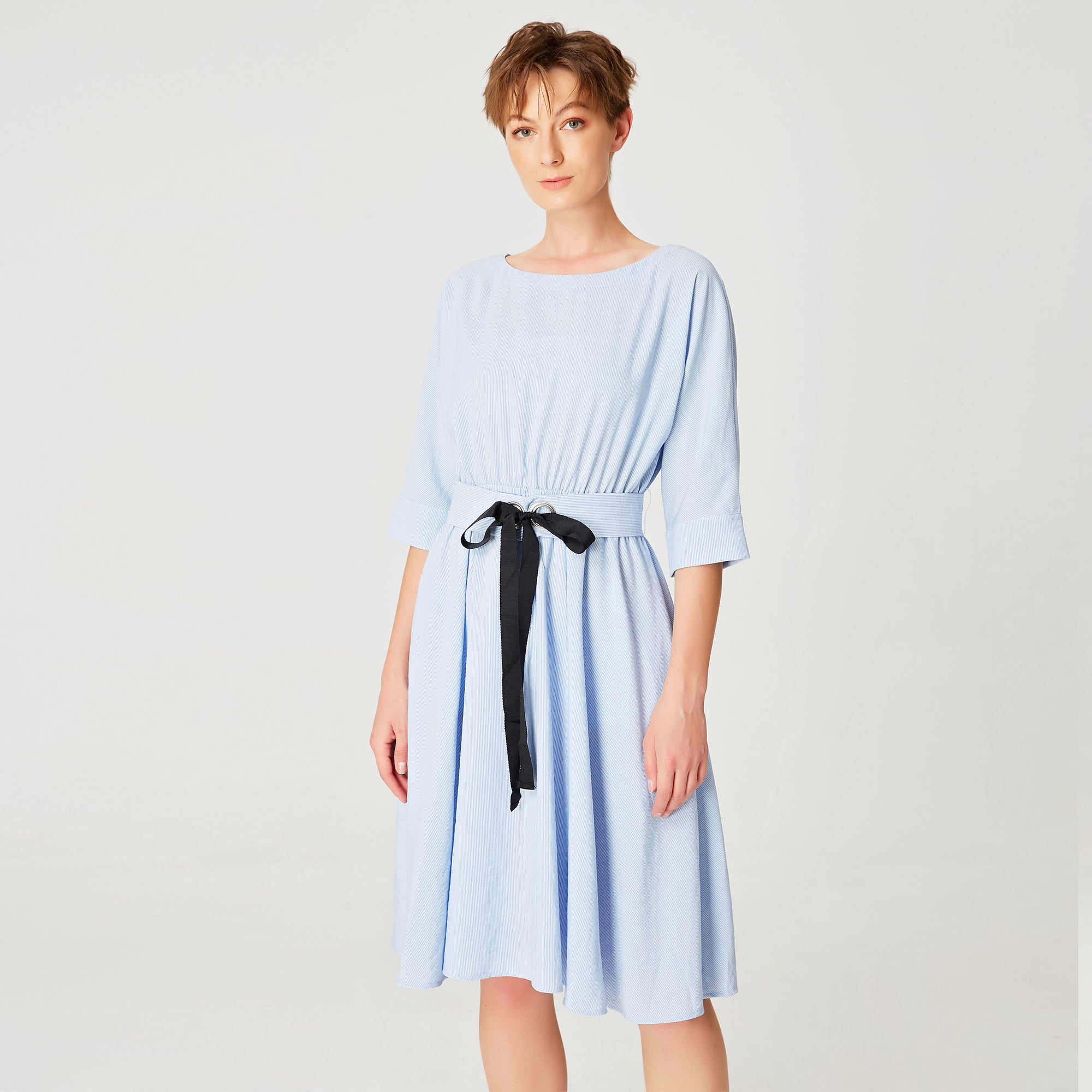 Robe évasée à large ceinture