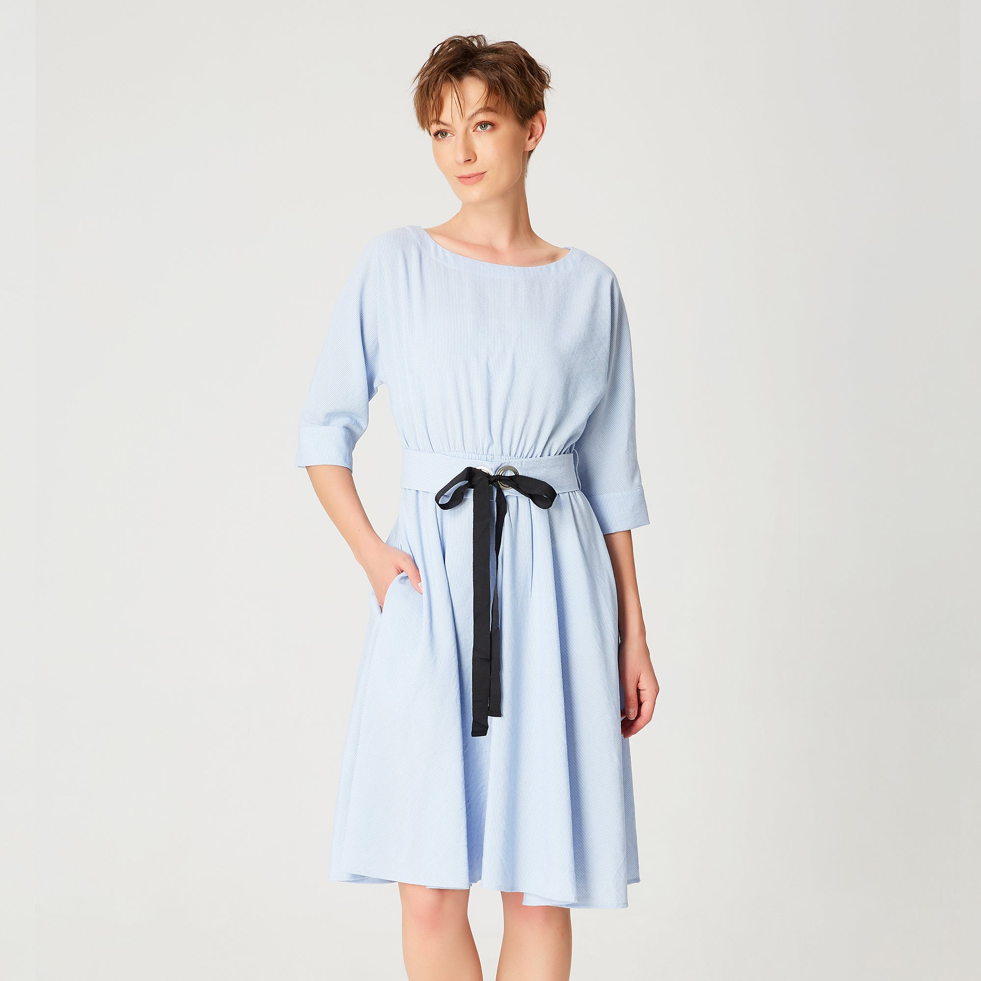 Robe évasée à large ceinture