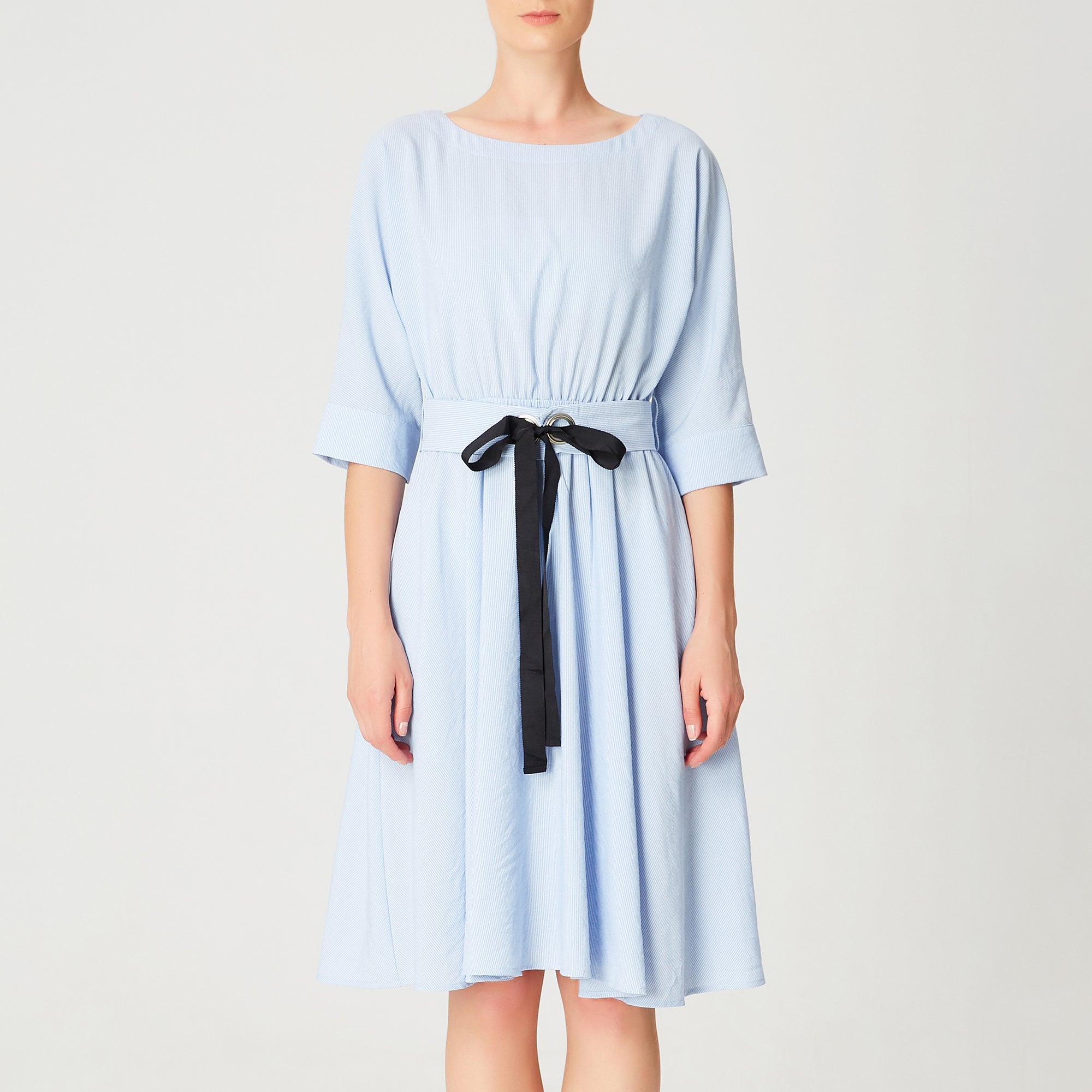 Robe évasée à large ceinture