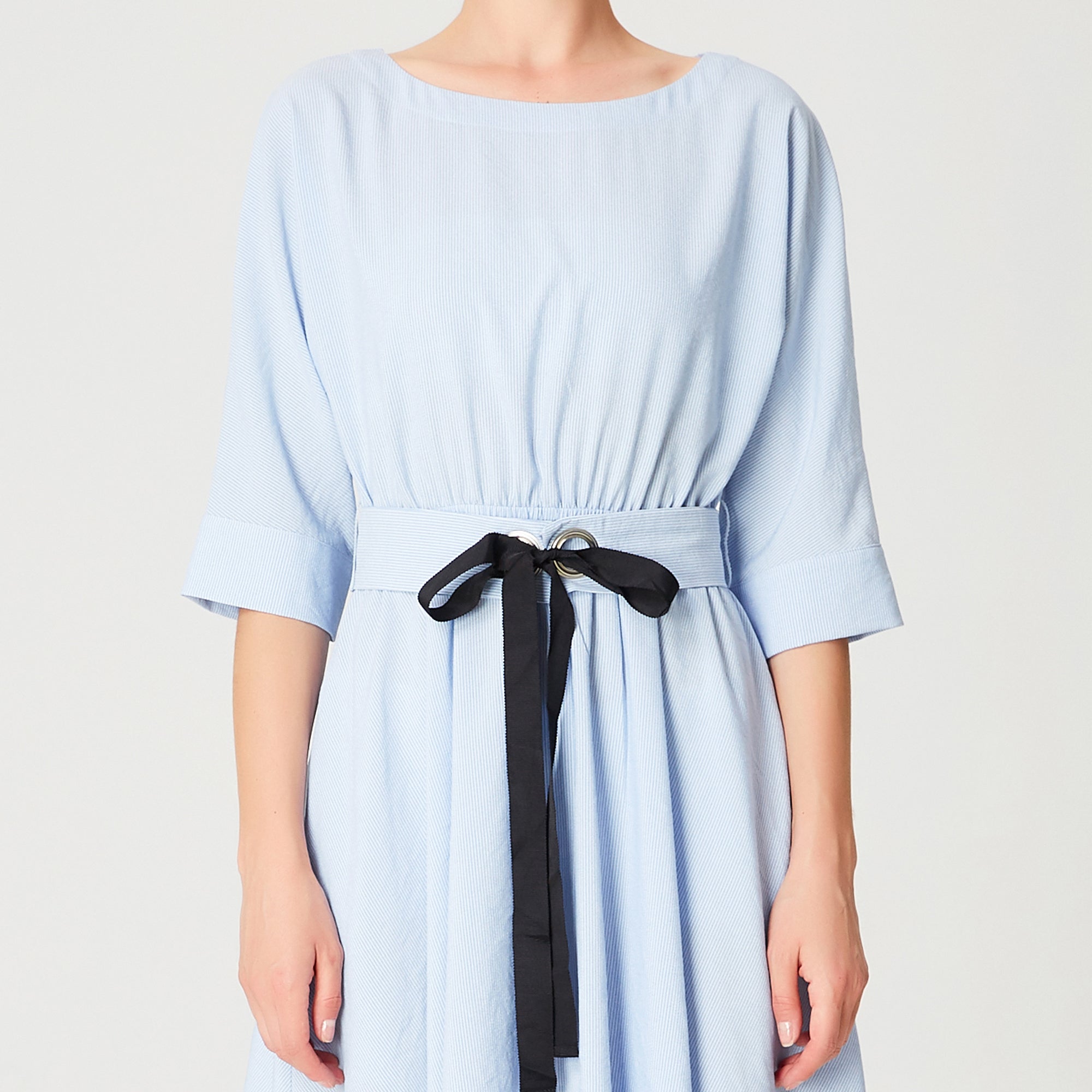 Robe évasée à large ceinture
