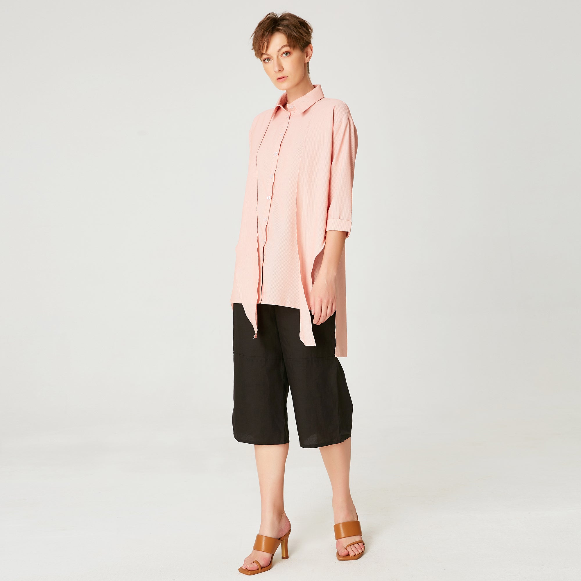 Longue chemise à panneaux noués devant