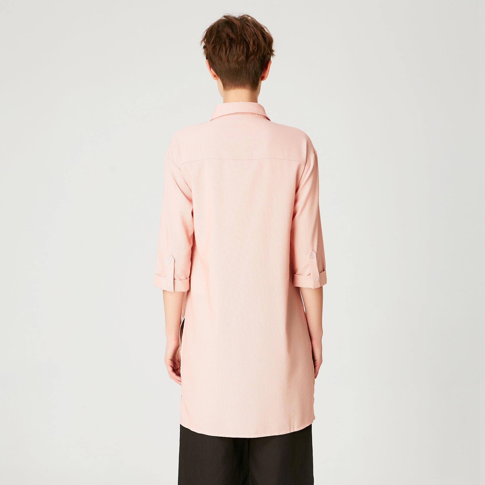 Longue chemise à panneaux noués devant