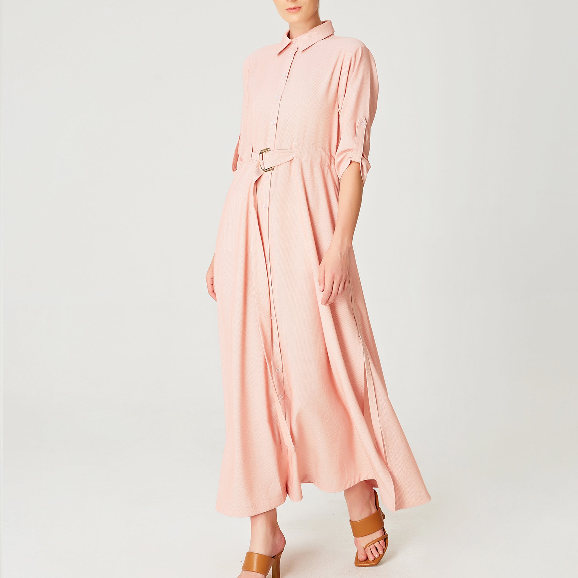 Longue robe chemise minimaliste