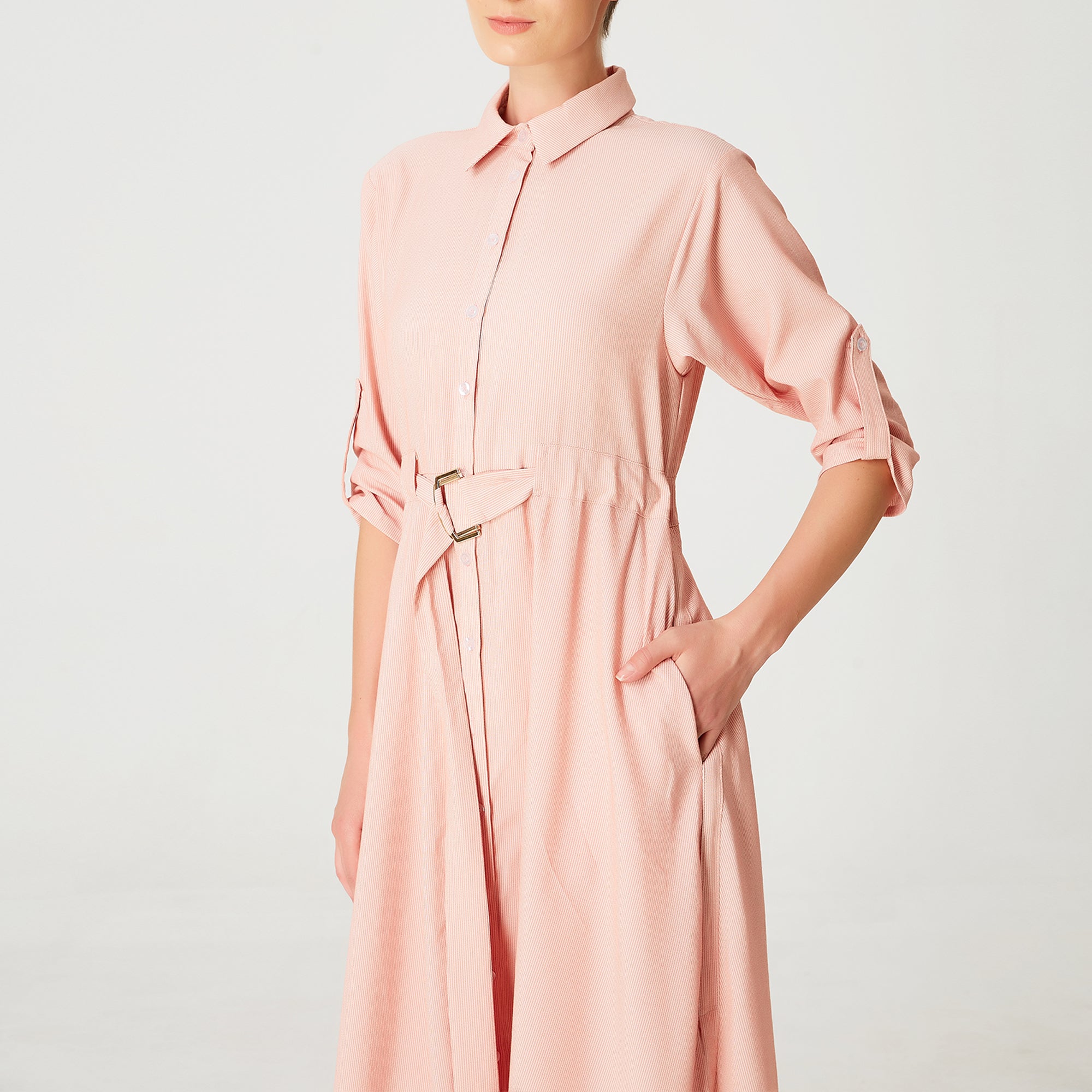 Longue robe chemise minimaliste