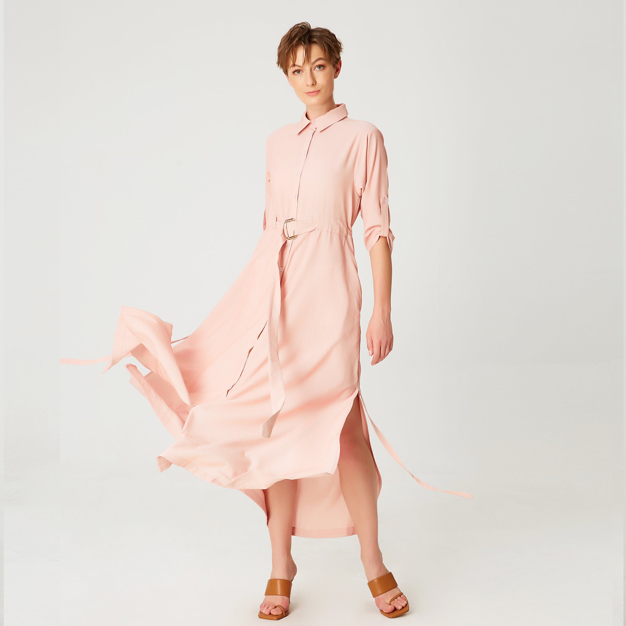 Longue robe chemise minimaliste