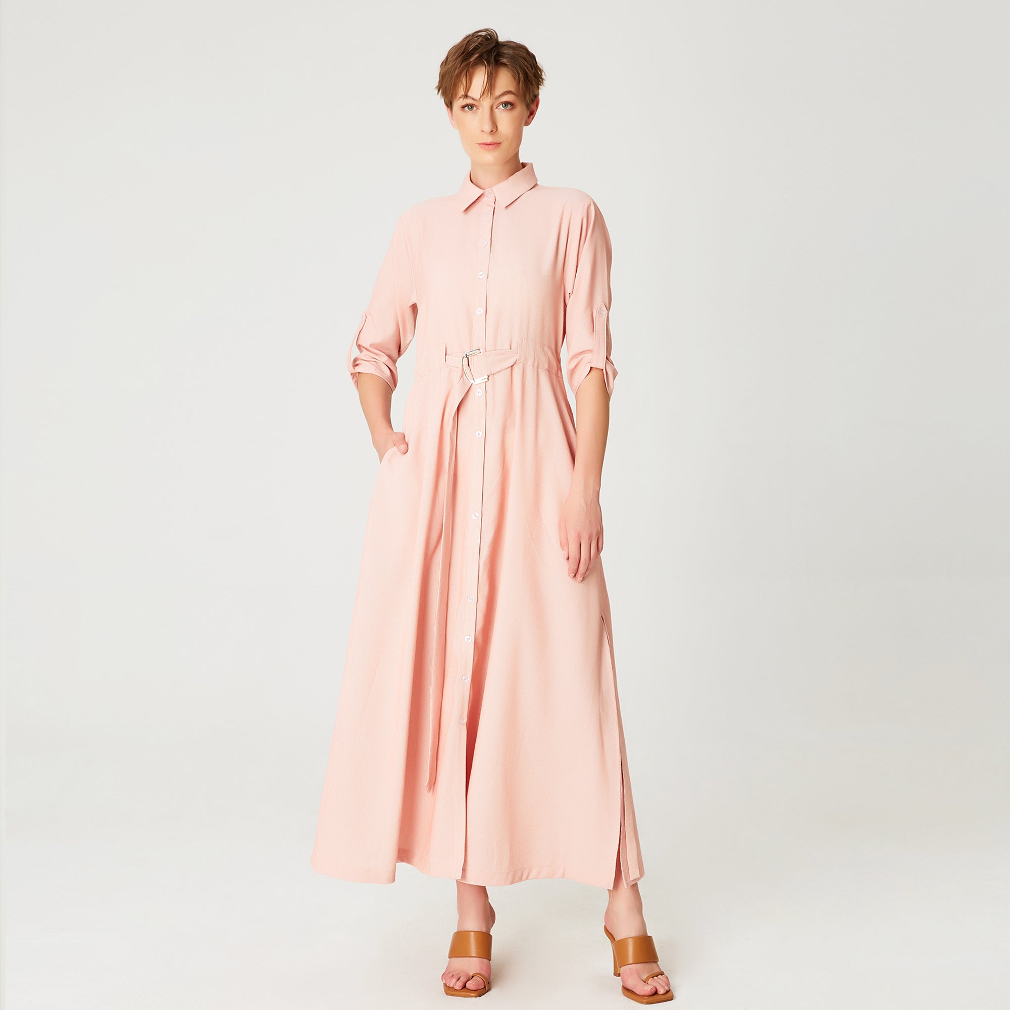 Longue robe chemise minimaliste