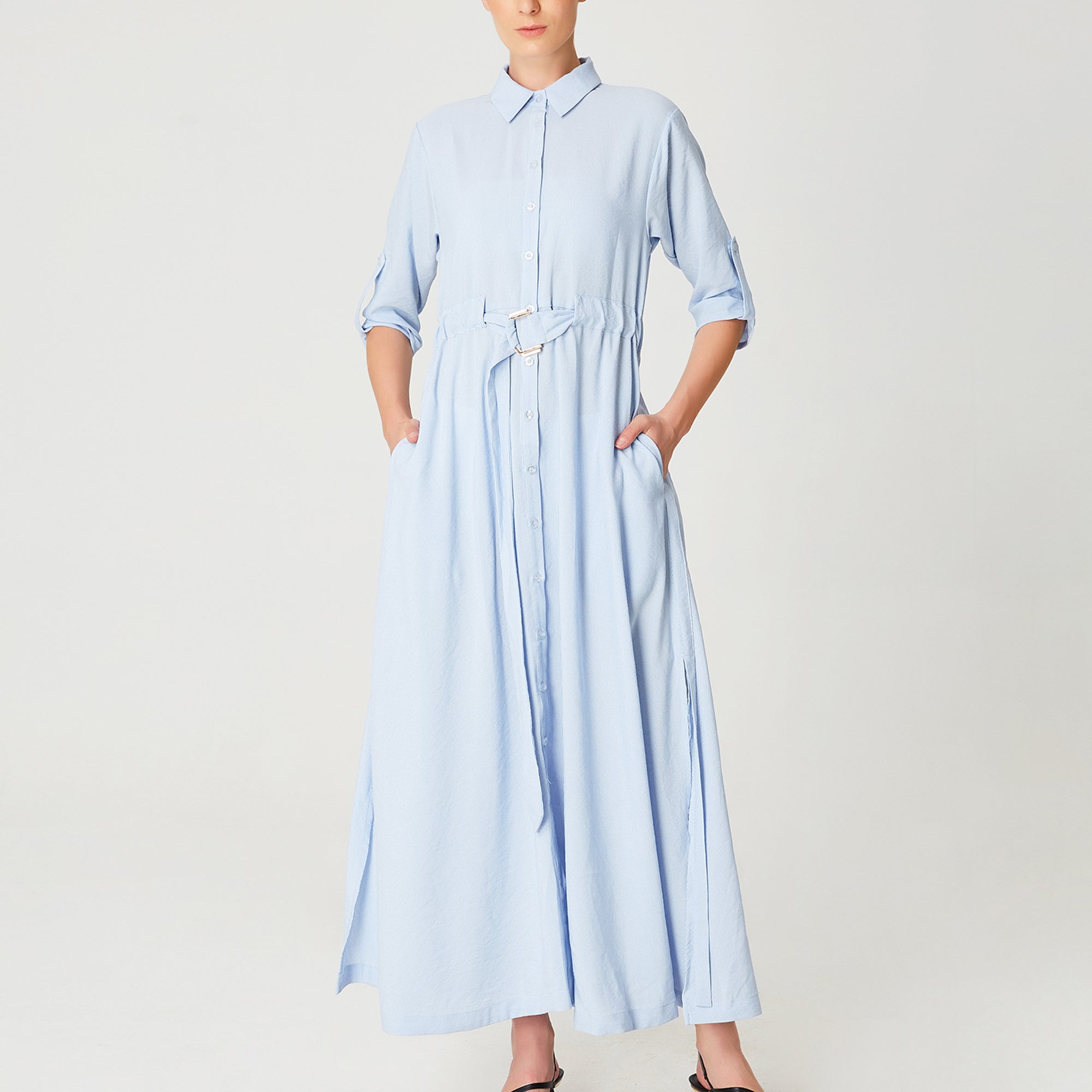 Longue robe chemise minimaliste