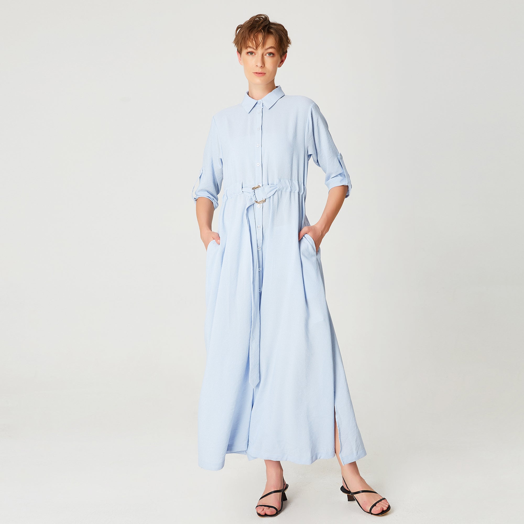 Longue robe chemise minimaliste