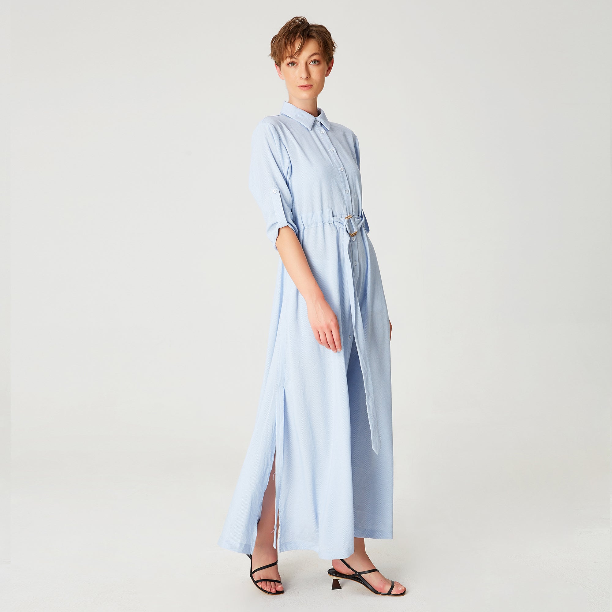Longue robe chemise minimaliste