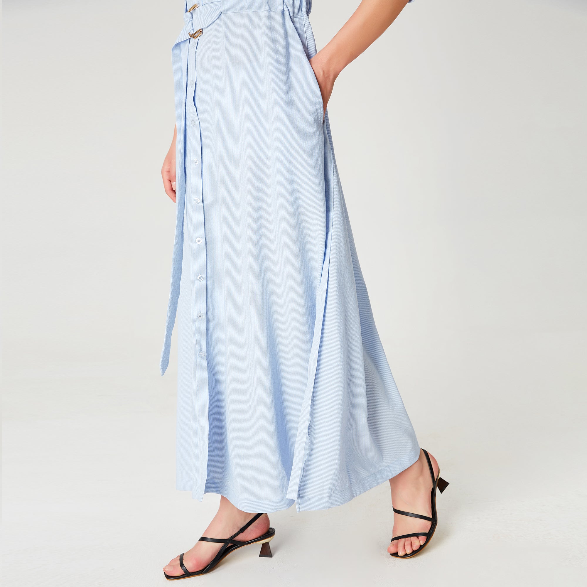 Longue robe chemise minimaliste