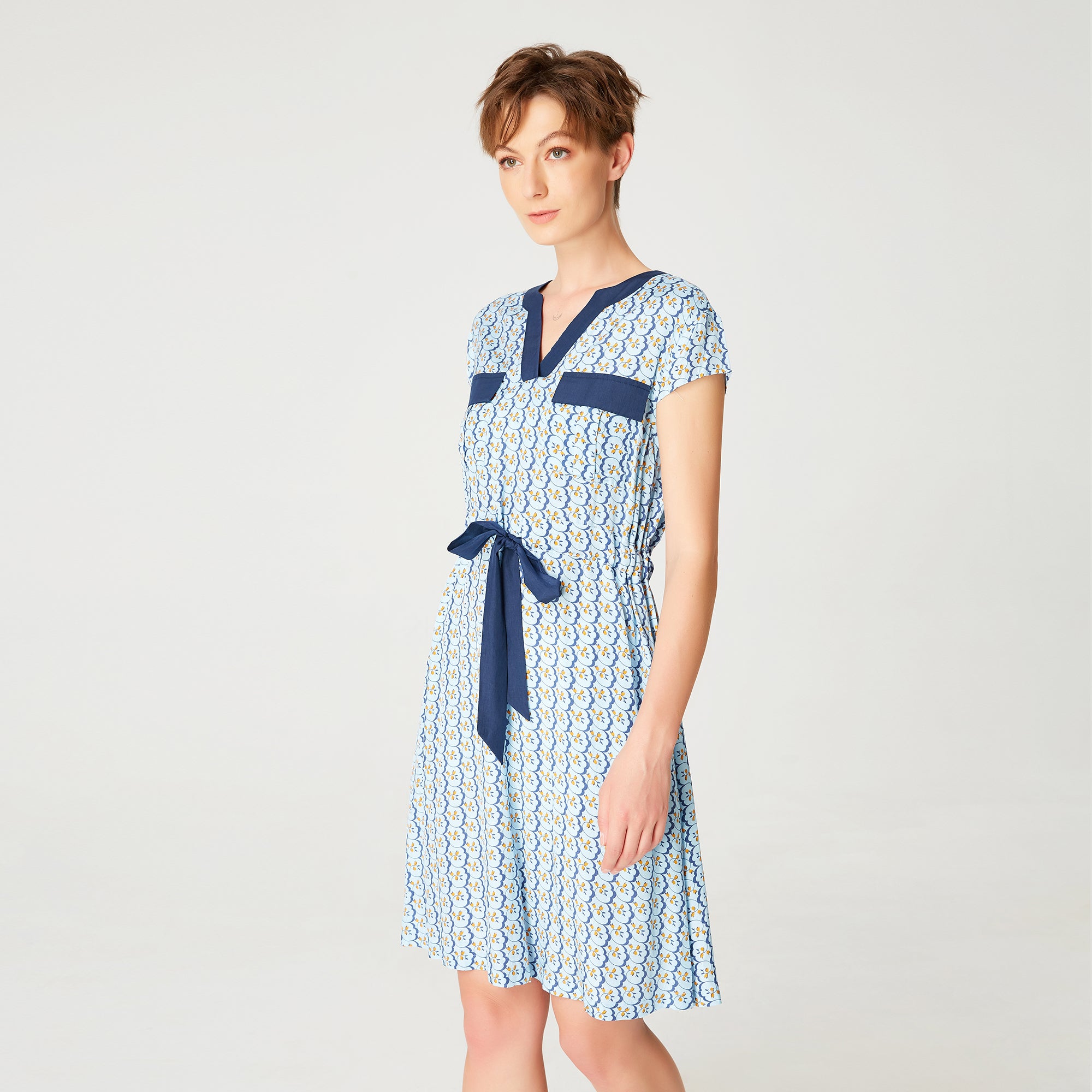 Robe tunique à ceinture coulissante et imprimé géométrique