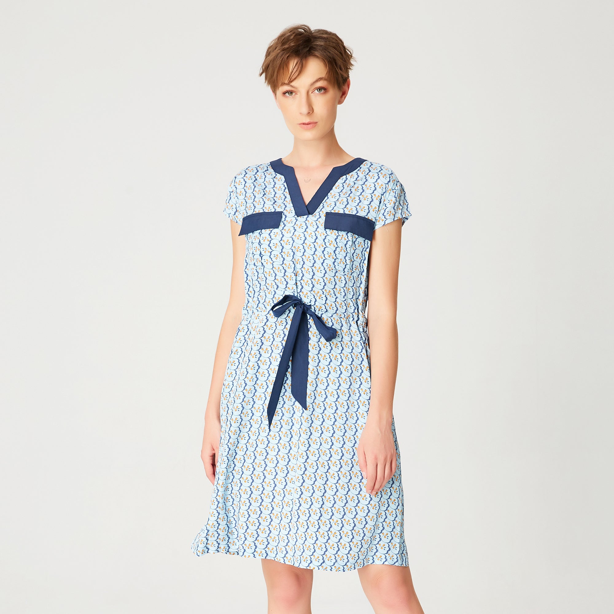 Robe tunique à ceinture coulissante et imprimé géométrique