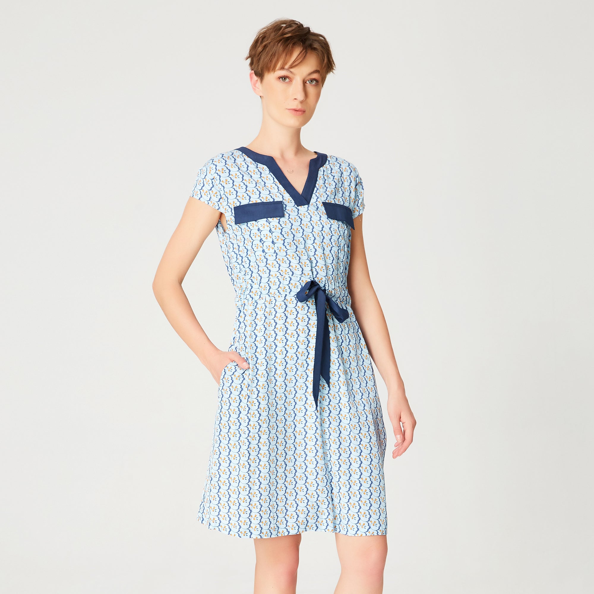 Robe tunique à ceinture coulissante et imprimé géométrique
