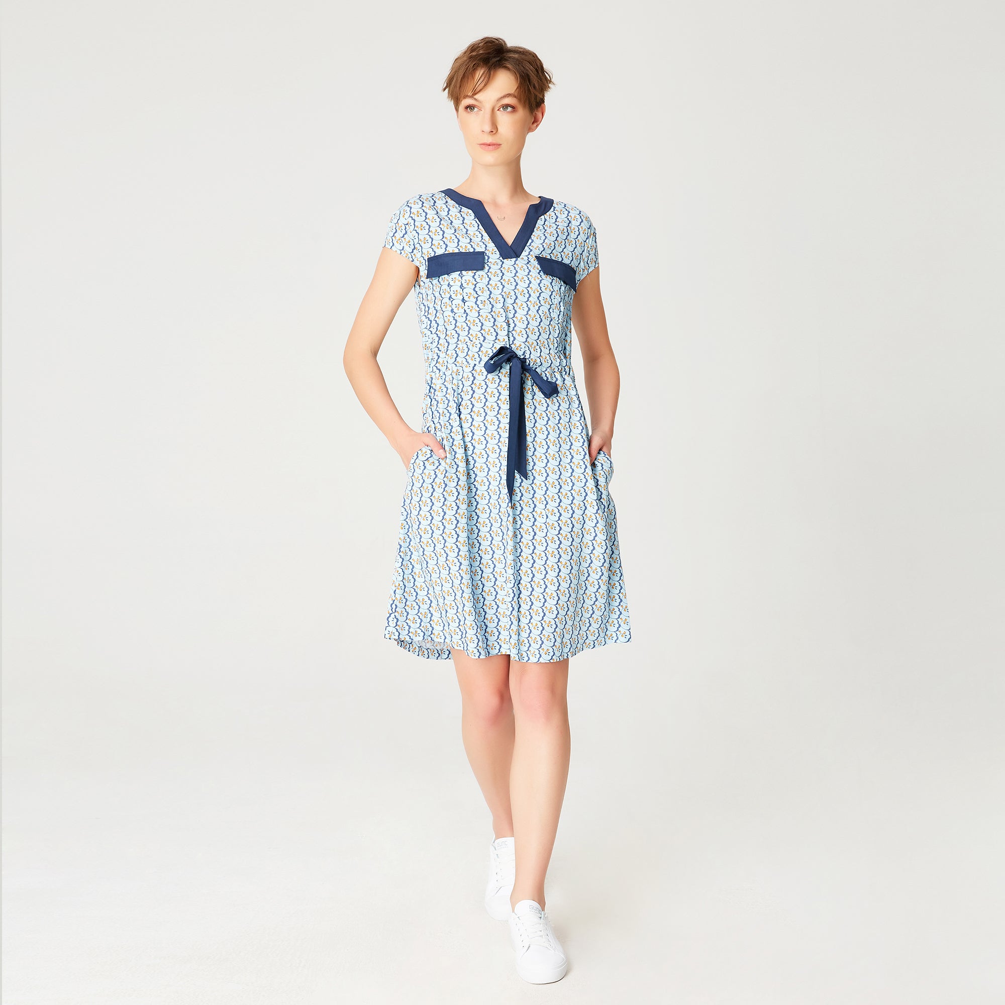 Robe tunique à ceinture coulissante et imprimé géométrique