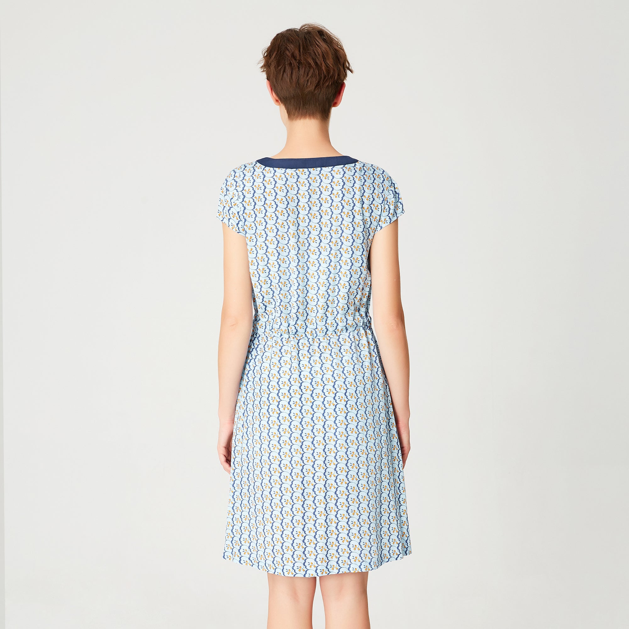Robe tunique à ceinture coulissante et imprimé géométrique