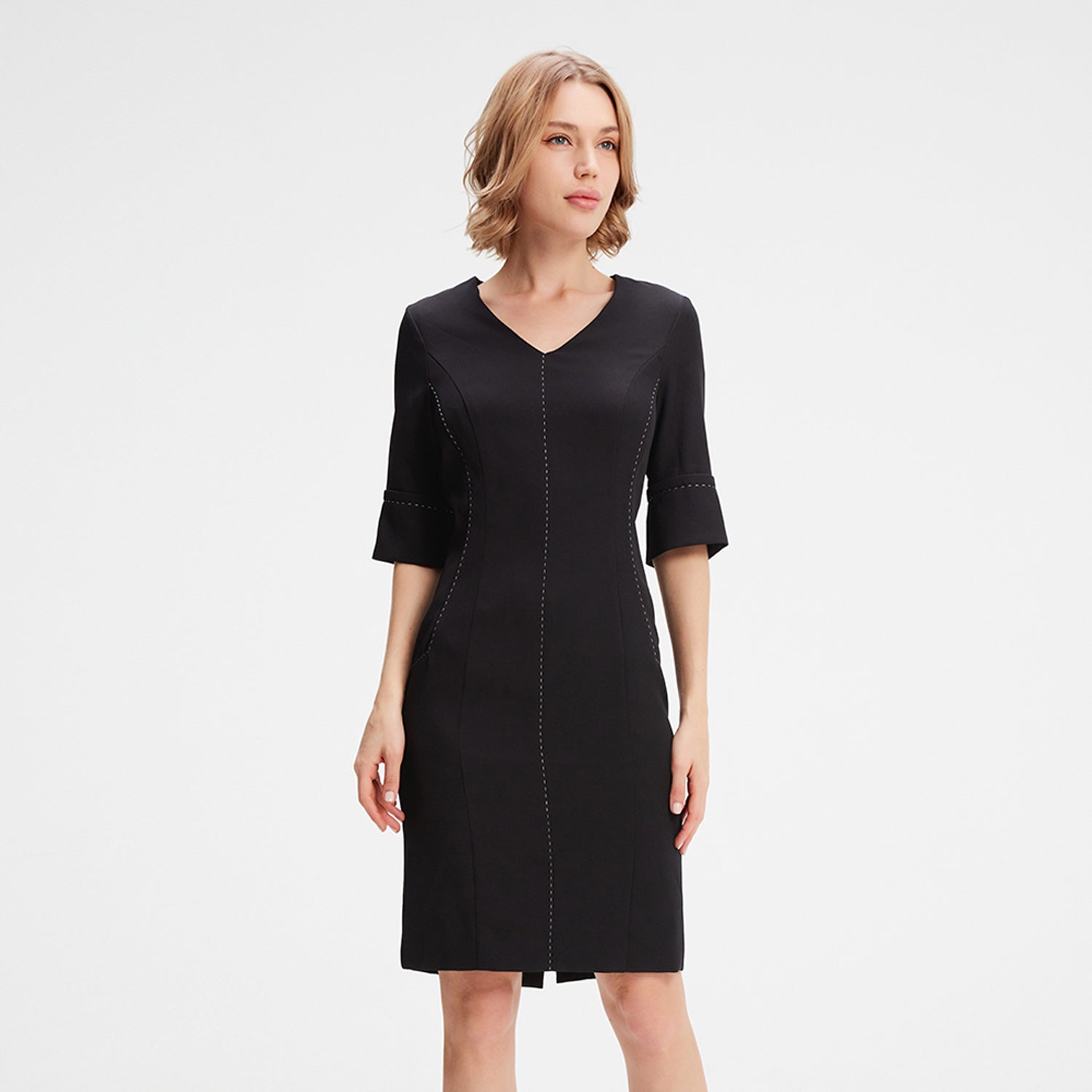 Robe courte à surpiqures contractées