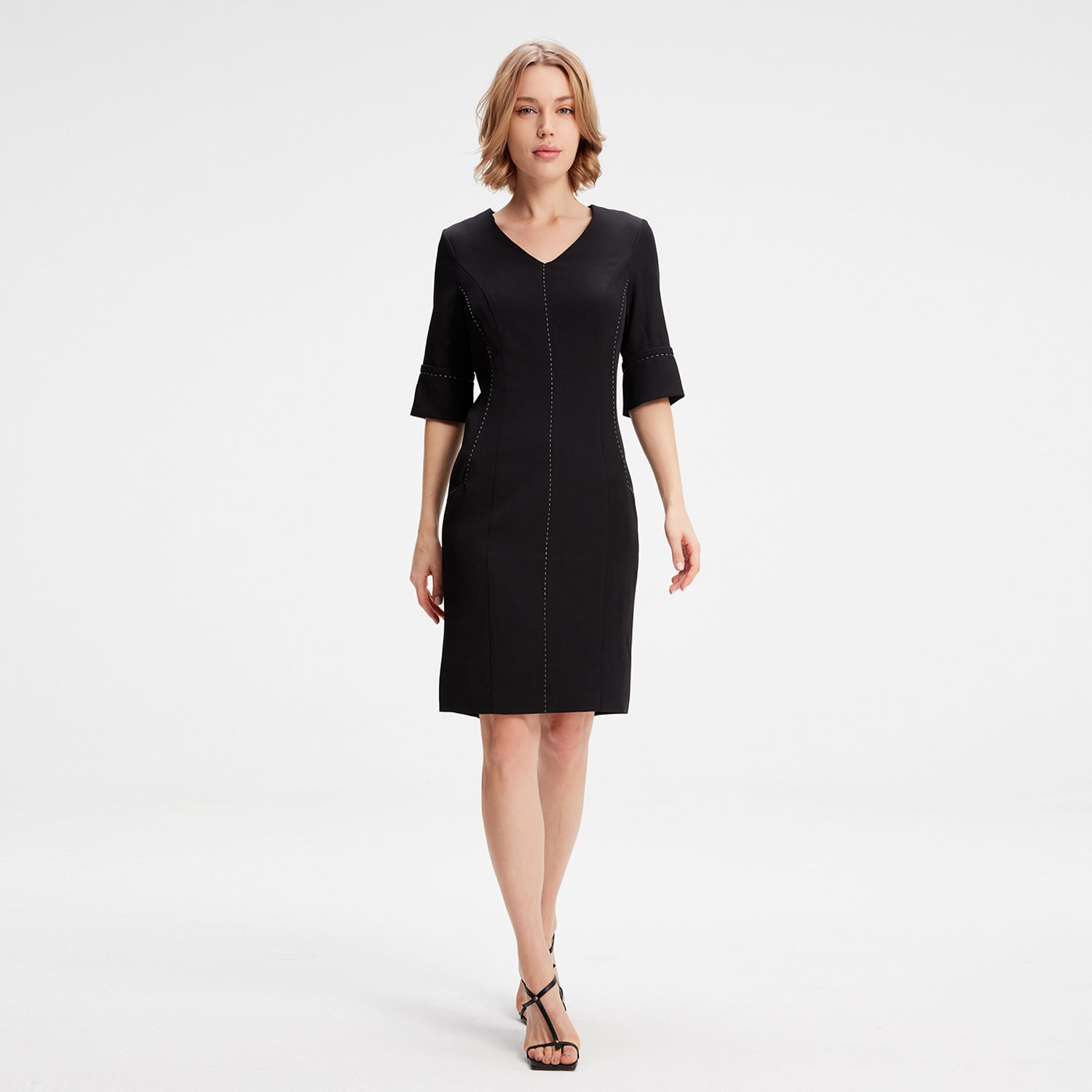 Robe courte à surpiqures contractées