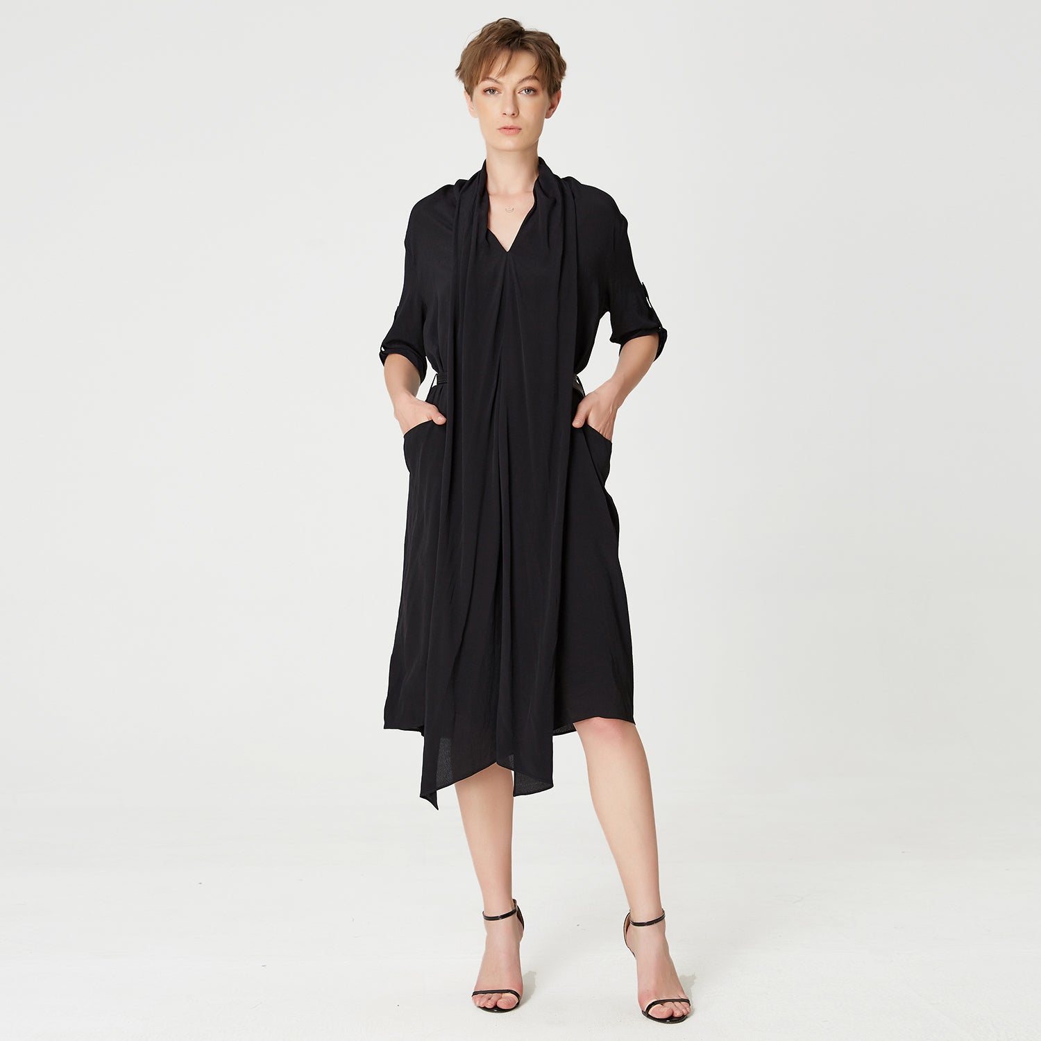 Robe fluide à large col bandeau