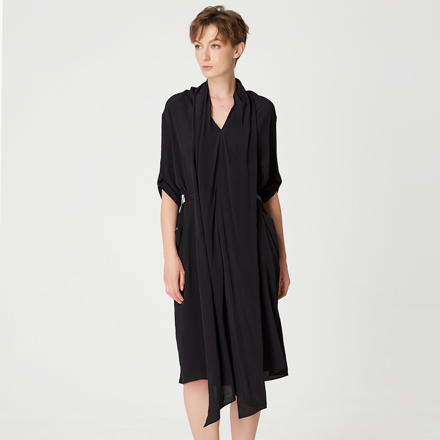Robe fluide à large col bandeau
