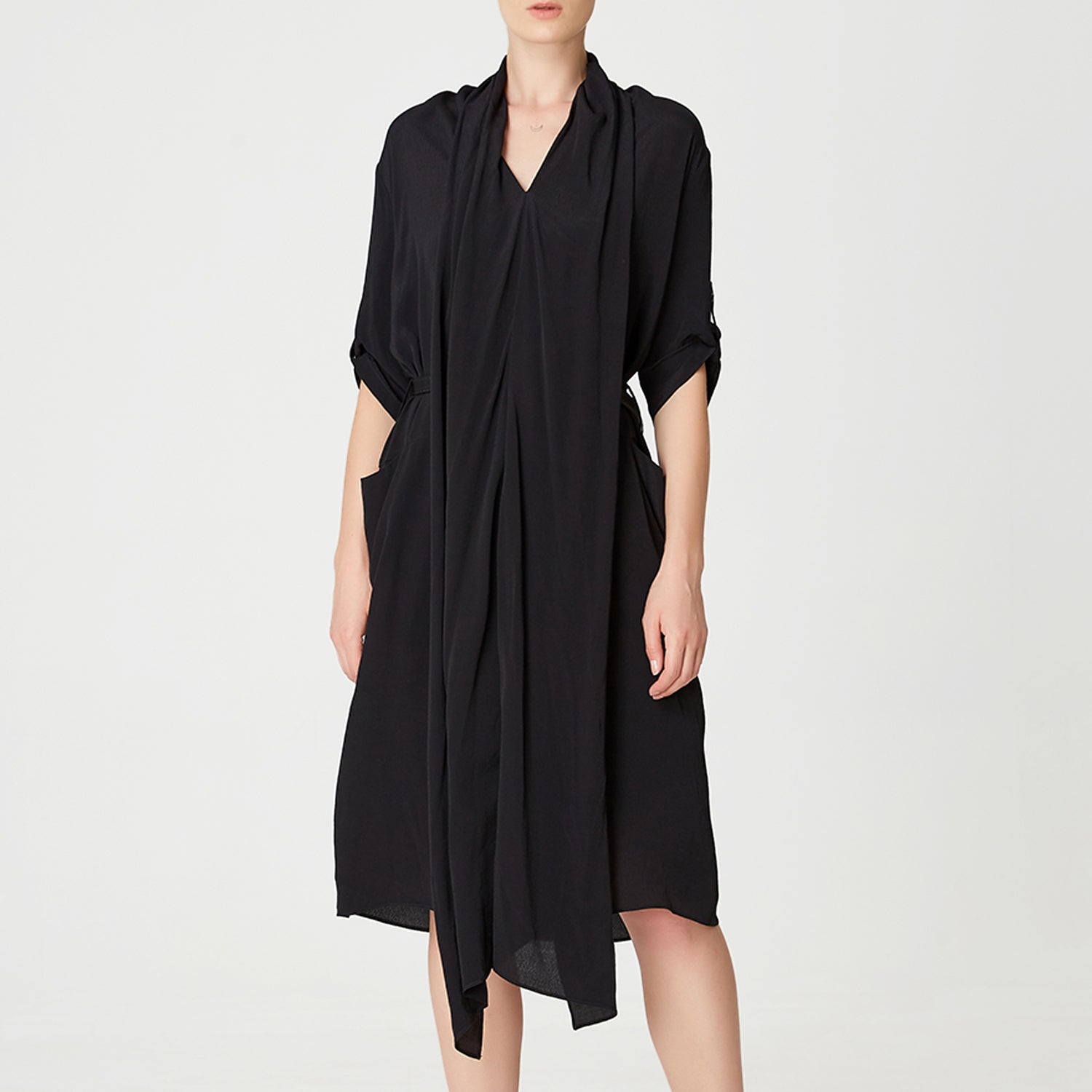 Robe fluide à large col bandeau