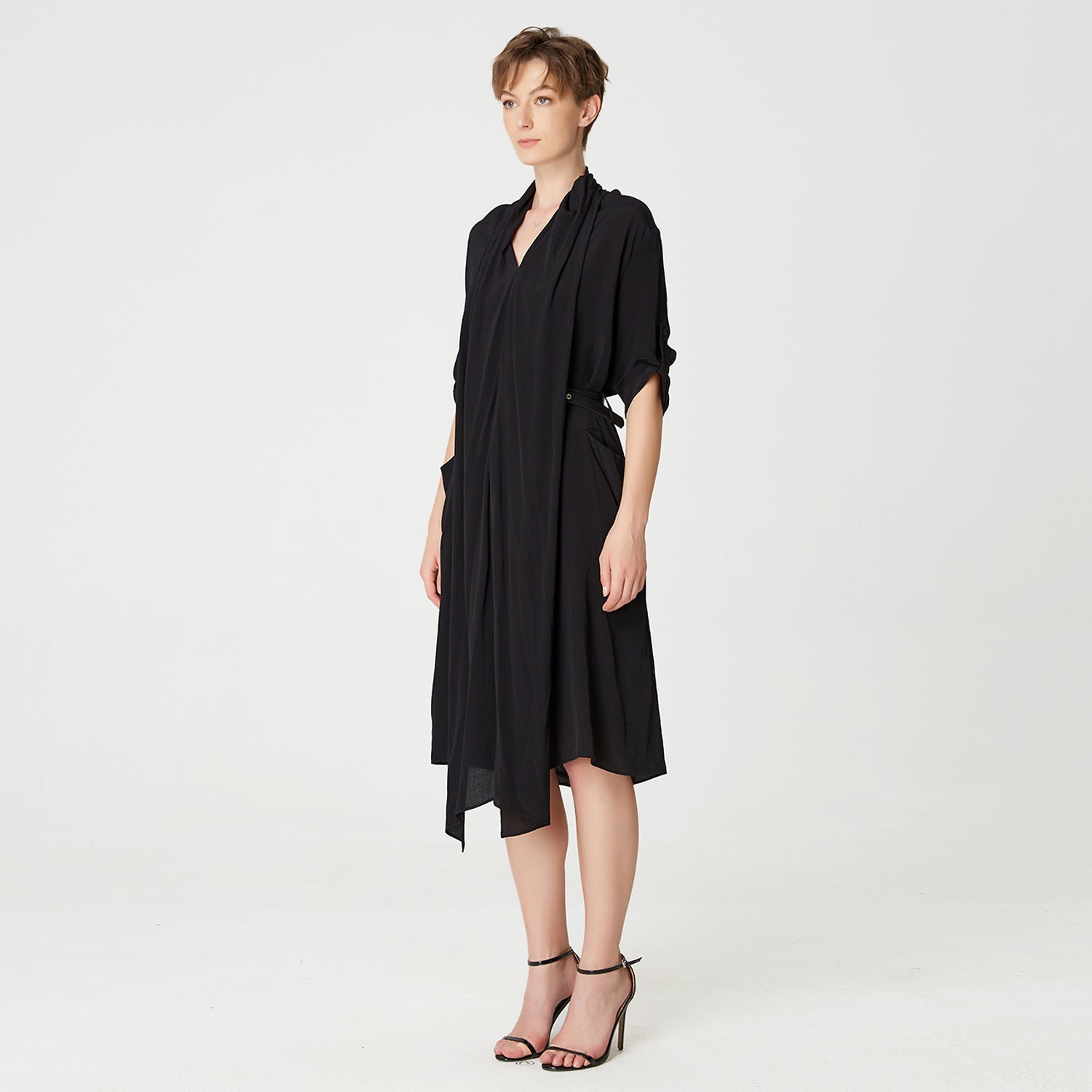 Robe fluide à large col bandeau