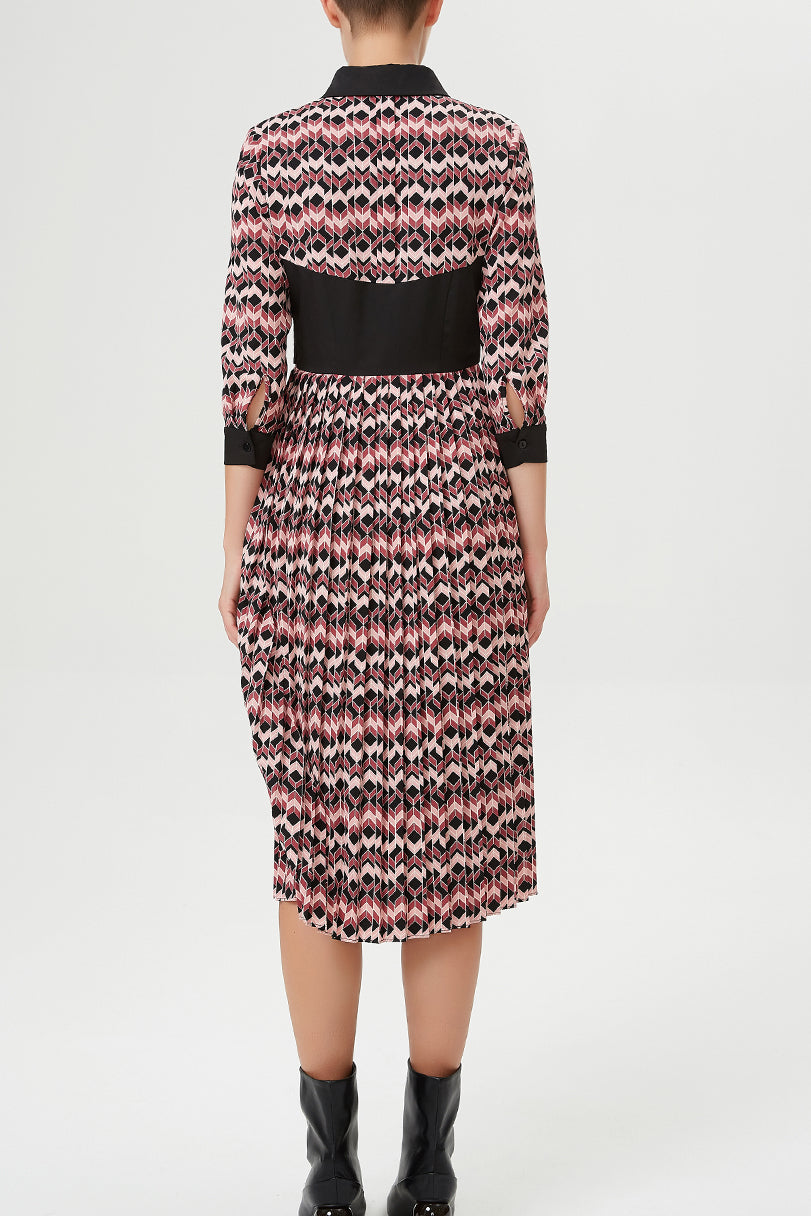 Robe chemise plissée bi-matières à ceinture appliquée et à imprimé géométrique