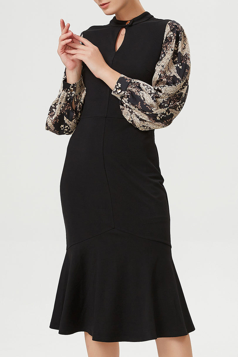 Robe bi-matières ajustée à col haut trou de serrure