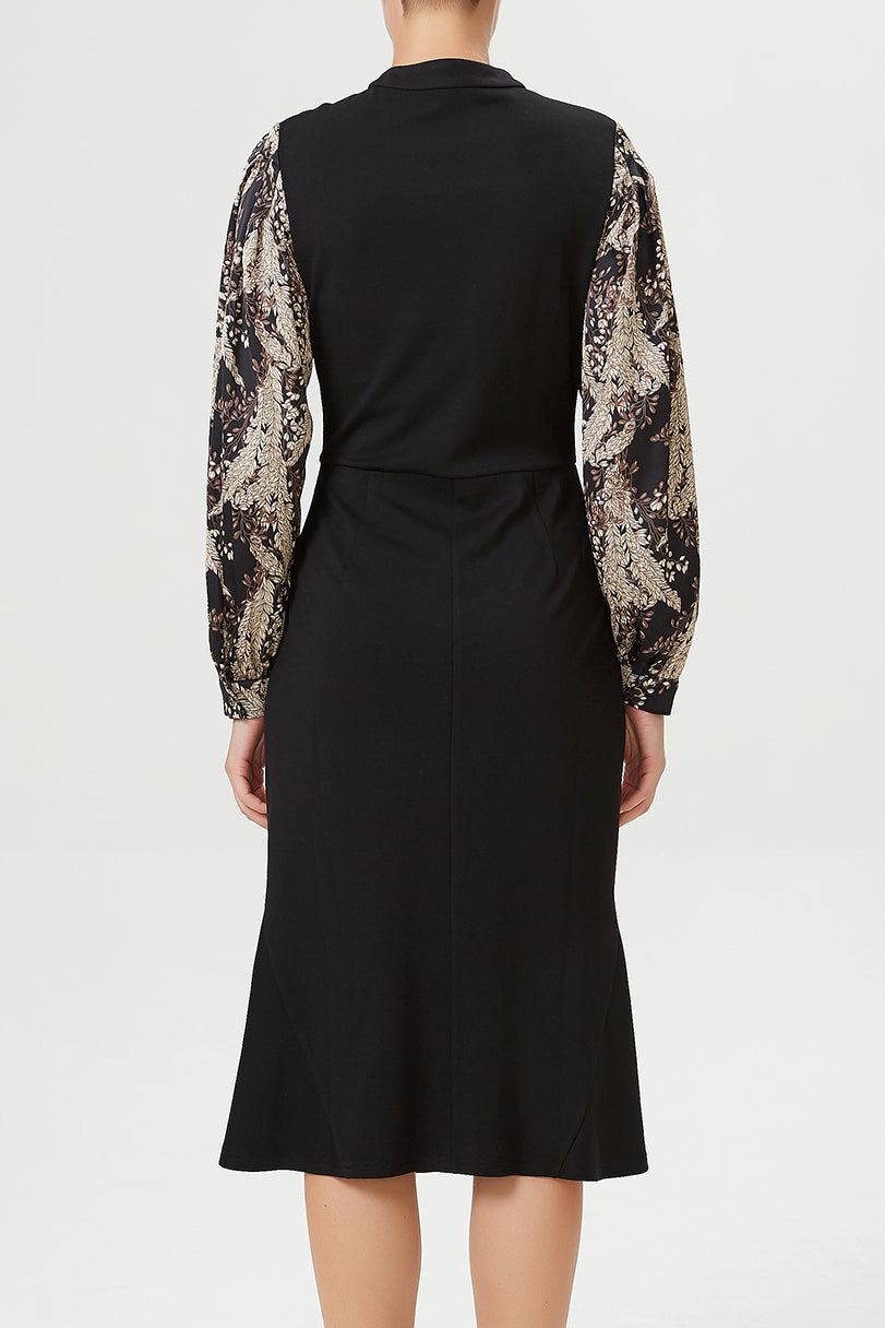 Robe bi-matières ajustée à col haut trou de serrure