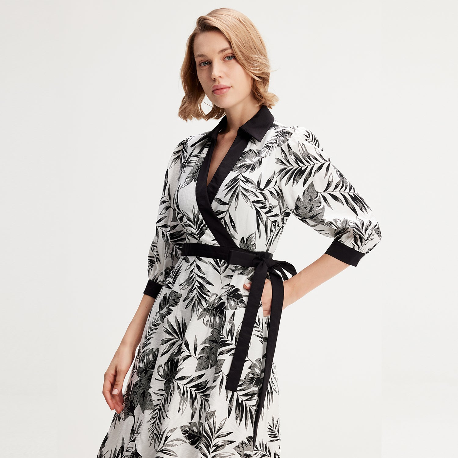 Robe portefeuille bi-matières à imprimé tropical en viscose