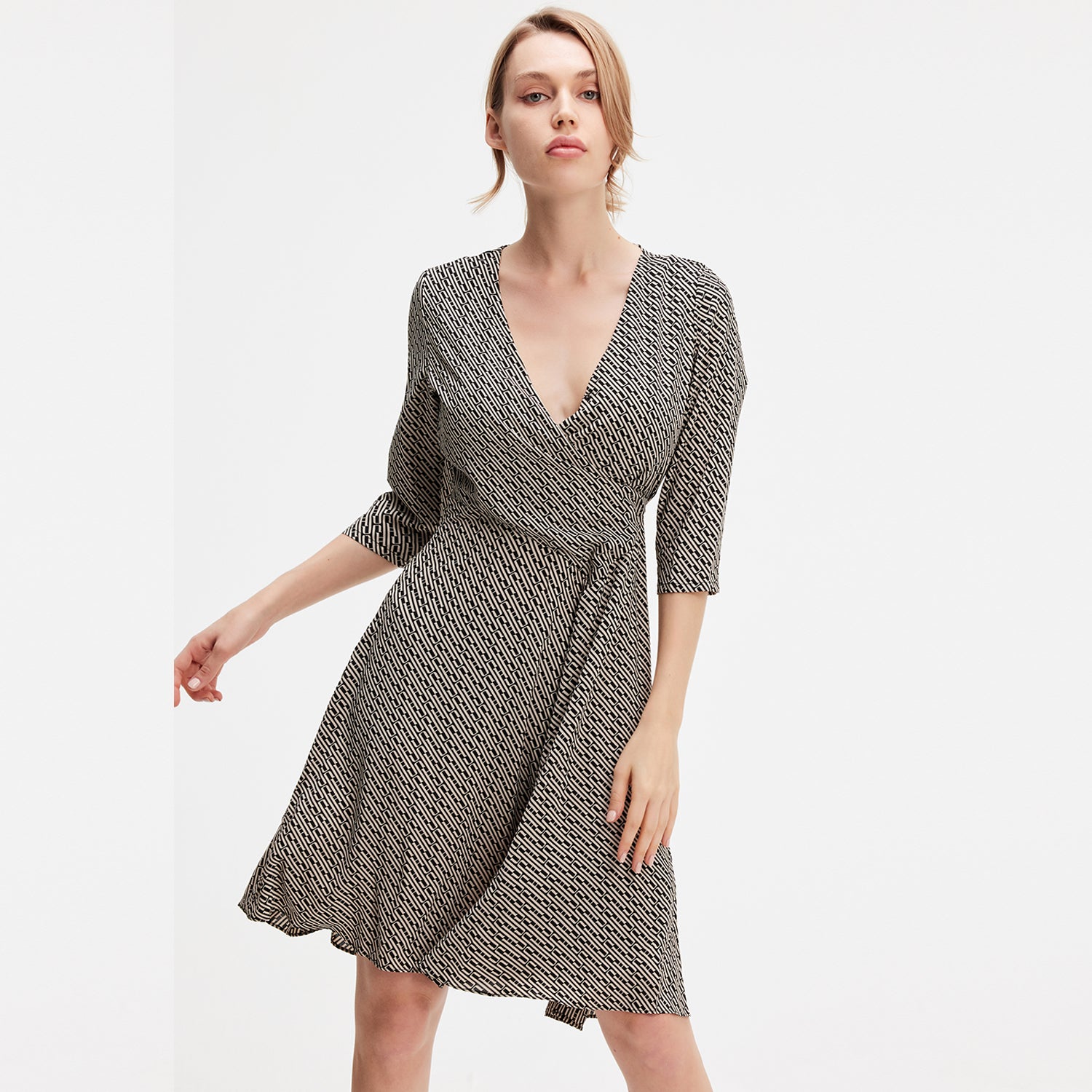 Robe patineuse drapé croisé sur le côté