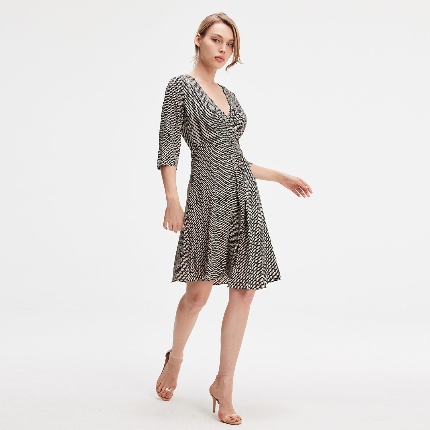 Robe patineuse drapé croisé sur le côté