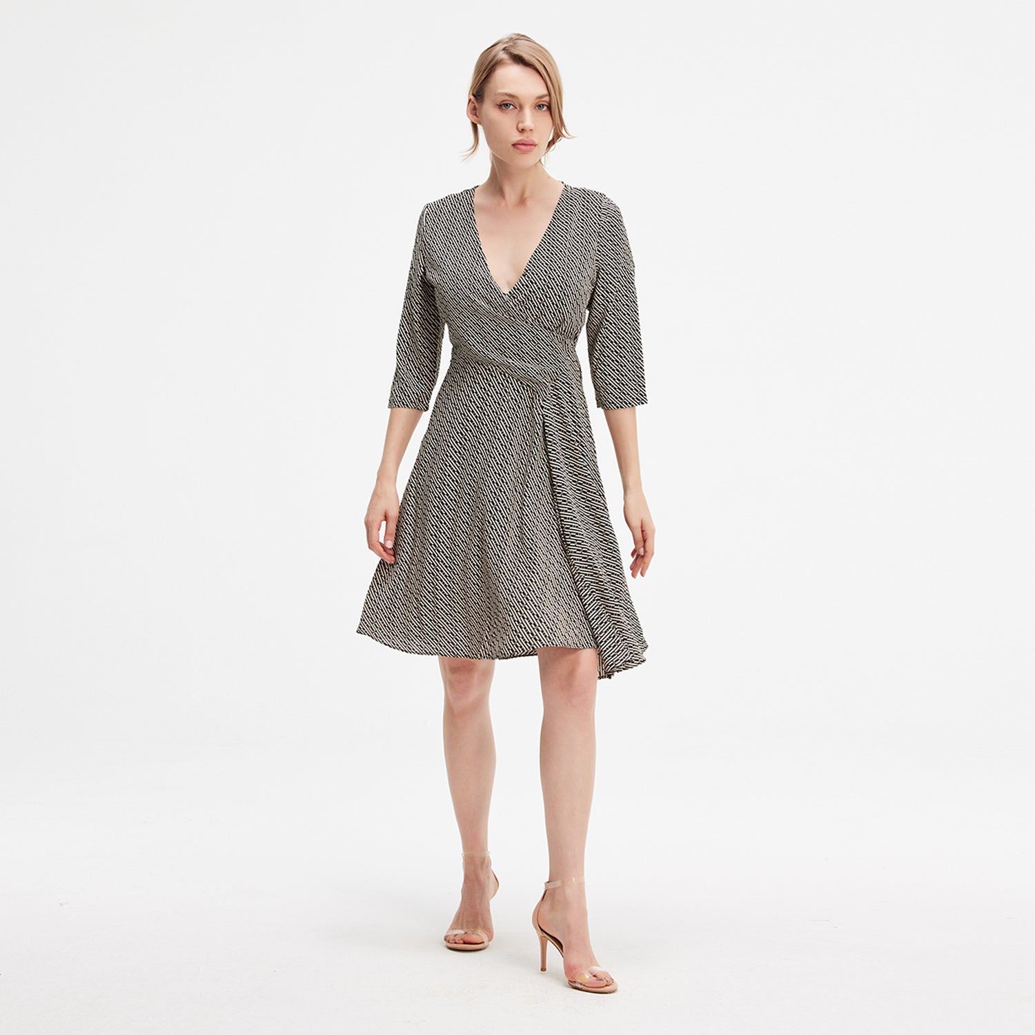 Robe patineuse drapé croisé sur le côté